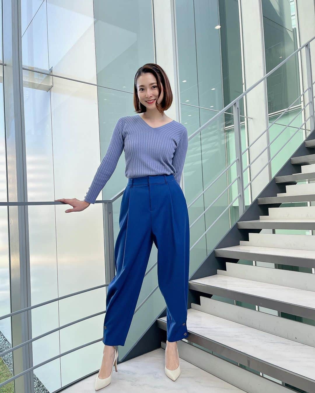 住田紗里のインスタグラム：「昨日と今日のグッド！モーニングの衣装です☀️ 昨日は青系、今日はピンクでした  1,2枚目 トップス tocco closet（@tocco_closet） パンツ Anside（@anside_official）  3枚目 ワンピース tocco closet（@tocco_closet）」