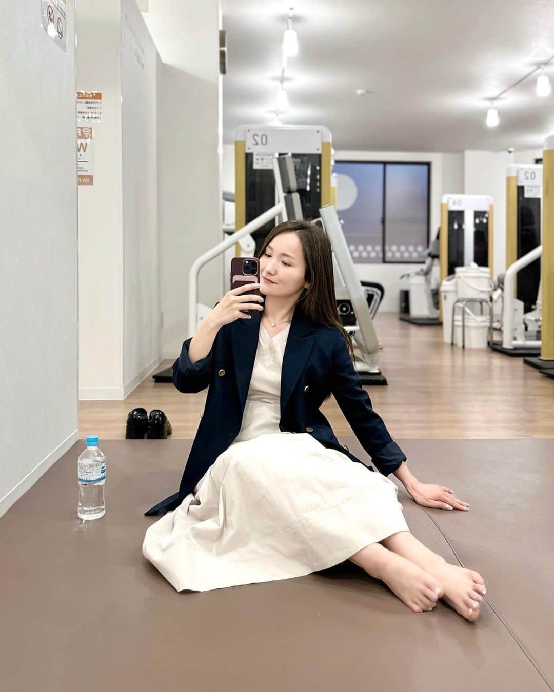 リナのインスタグラム：「＼仕事帰りにchocoZAP 👌／  年始から通っている RIZAP監修の24時間利用し放題 初心者向けジム"chocoZAP"✌️  運動嫌いな私でも ちょこちょこ続いてるのは、 １日たった5分のトレーニングでOKだからかも🤫  服装自由・シューズ履き替え不要だから、 買い物帰りや仕事の合間、 デート帰りでもちょこっと利用できちゃう👍  薄着の季節に向けて、 そろそろ本格的に体を絞りたいので 仕事帰りにちょこっとだけ利用してる⭐︎  追加料金不要で セルフエステやセルフ脱毛、 ゴルフ練習も使い放題なのも かなり魅力的🫶  お疲れだったこの日は、 軽く筋トレとセルフエステでおしまい♪  ライフスタイルに合わせて ちょこっとだけ利用できるのが嬉しいよね❣️  📍 chocoZAP 月額2,980円(税込み3,278円)  📎友達紹介コード【WUDD7XI4】を入れて 契約するとお得にご入会できちゃうよ♪ ...................................................... @chocozap_official   #chocoZAP #トレーニング #トレーニング女子 #トレーニングウェア #筋トレ #筋トレ女子 #筋トレ初心者 #筋トレママ #チョコザップ #ヘルシー女子 #ヘルシーボディ #女子トレ #アラサー女子#rina_beauty」