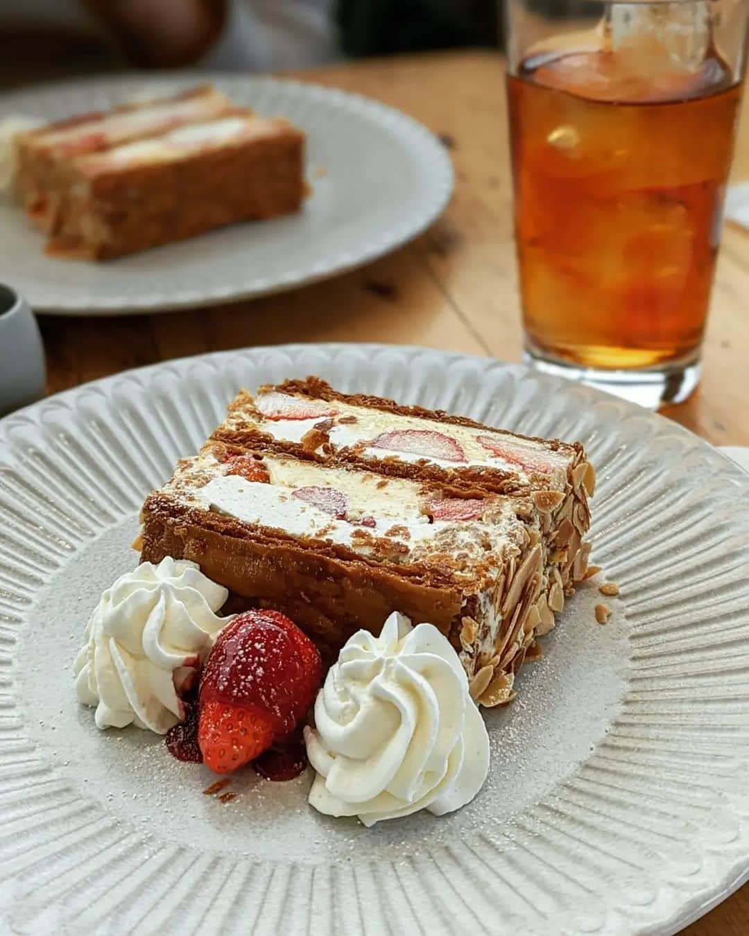 aicoco0202さんのインスタグラム写真 - (aicoco0202Instagram)「𝚗𝚊𝚙𝚘𝚕𝚎𝚘𝚗 𝚙𝚒𝚎...♡ . . . . 先日やっと食べられた、 念願の"ナポレオンパイ"。 . . バター香るサクサクのパイ生地に 濃厚なのにくどすぎないクリームと 爽やかないちごの甘酸っぱさ🍓 . これぞ口福すぎる組み合わせ🤤♥ . . . . . #cafe#sweets#strawberry#カフェ#ナポレオンパイ#いちごスイーツ#カフェ巡り#カフェ好きな人と繋がりたい#写真好きな人と繋がりたい」4月18日 8時59分 - aicoco0202