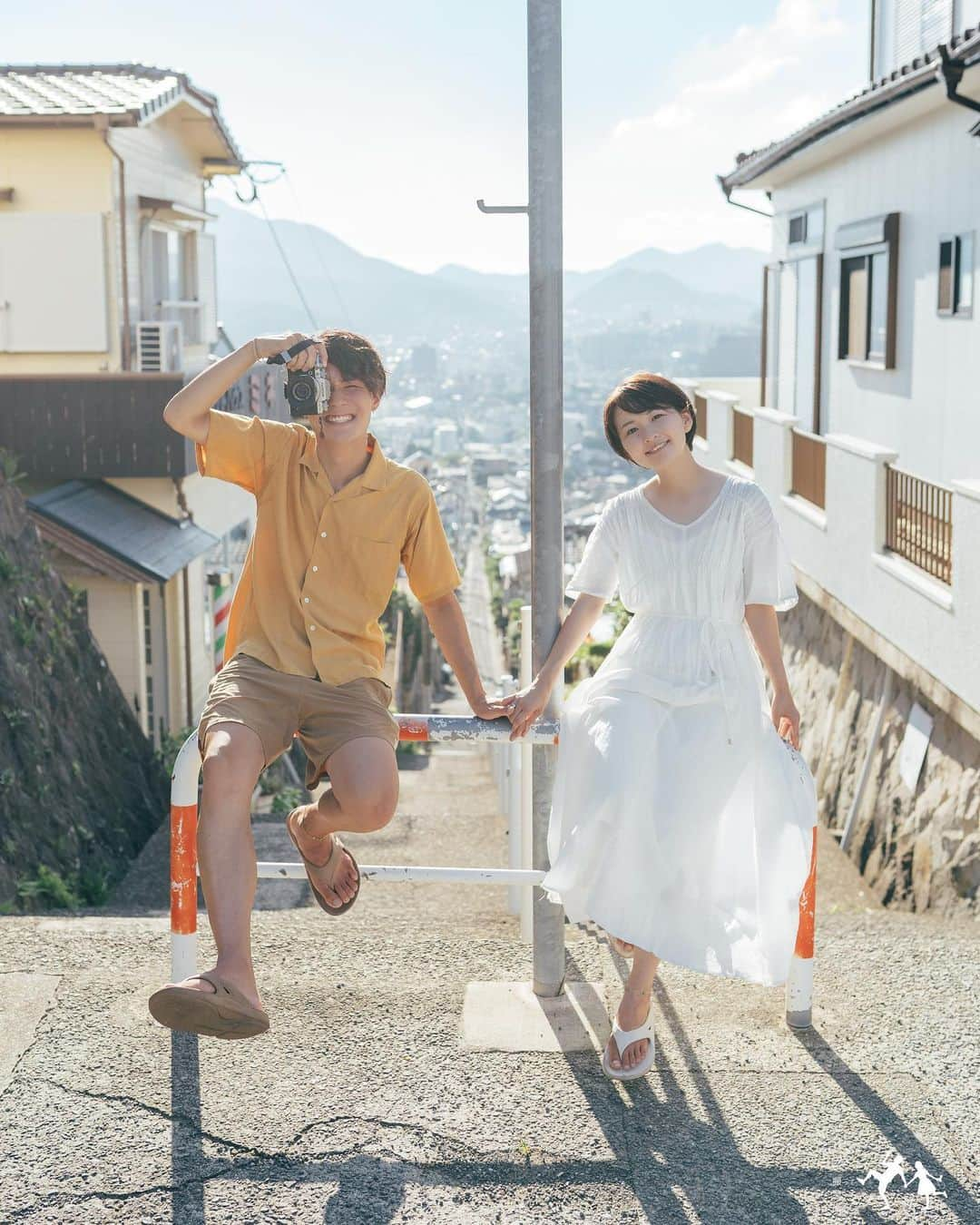 こんちゃんさんのインスタグラム写真 - (こんちゃんInstagram)「もうそろそろ日本一周旅が終わる🗾 YouTubeでは言ったんだけど、4年前にはじめた日本一周がついに今週の水・金・日の3本の動画で完結します…！！！！  思い返すと本当にいろんなことがあったなあと思いつつ、コロナ禍があったとはいえ4年もかかったか…！と思いつつ😂 たくさん言いたいことはあるけど、とりあえず動画編集がんばるので(まだ出来てない)長かった旅のクライマックスをどうぞ見届けてくだされ…！！！！ ※日曜日は日本一周ゴール動画なので、YouTubeプレミア公開します！19:30〜旅の終わりを見にきてやってください👀！  #とったび」4月18日 18時15分 - hiromasakondo