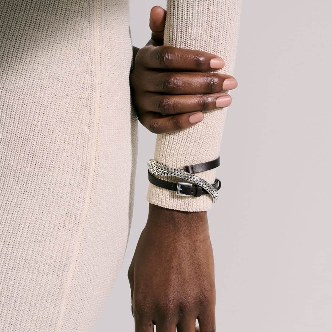 ジョン ハーディーのインスタグラム：「Our signature chain wrapped.」