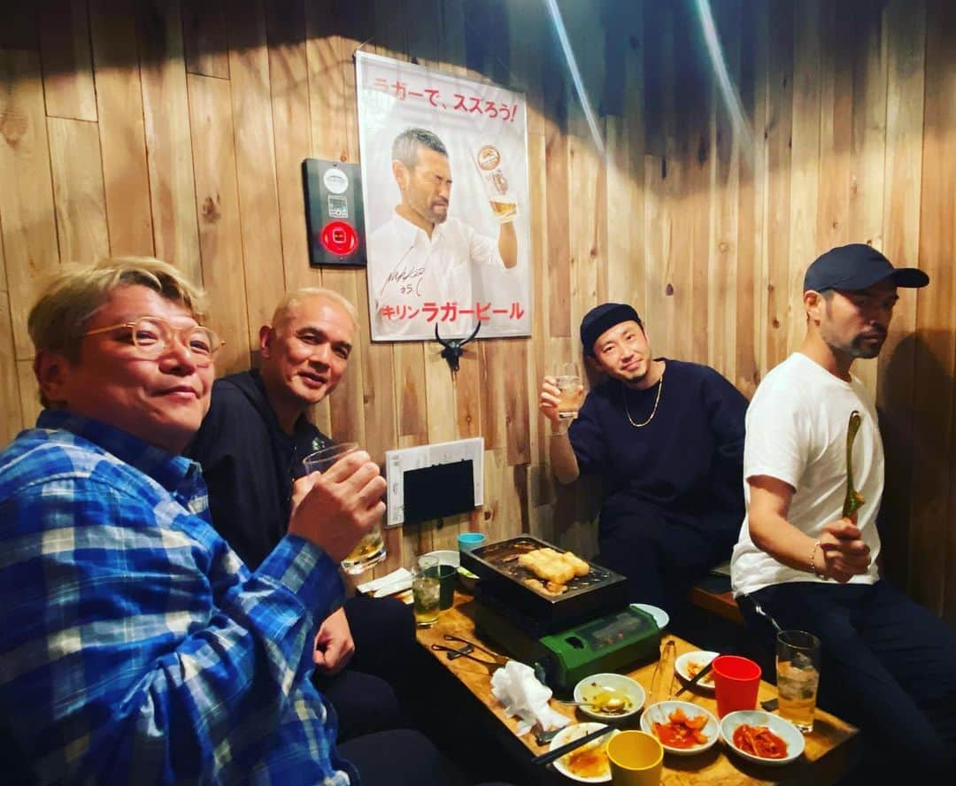 角田陽一郎さんのインスタグラム写真 - (角田陽一郎Instagram)「ACIDMAN大木伸夫さんとすずり焼肉！旨し！ イチローさんに美味しく焼いて戴きました。  #角田陽一郎 #大木伸夫 #acidman #ニッチロー #住田興一」4月18日 9時19分 - kakuichi44