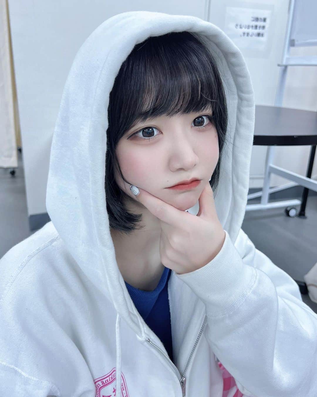 牧乃めいのインスタグラム：「🗣´.-  #粉我 #japaneseidol #idol #被写体 #被写体モデル  #被写体になります #ファインダー越しの私の世界 #撮影会 #アイドル  #自撮り界隈 #selfie #lfl #サブカル #likeforlike #いいね返しは絶対 #いいね返し #インナーカラー #model #地下アイドル #水色担当 #ootd #おしゃれさんと繋がりたい #ゴテゴテネイル  #ボブ #ミニボブ #좋아요 #맞팔 #ストリートファッション #fr2 #fr2梅」