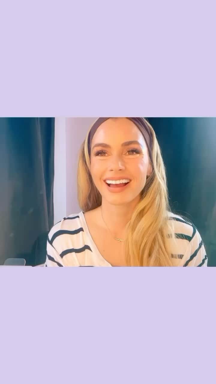ブリアンナ・ブラウンのインスタグラム：「Earth Day is almost here! 🌏 ⠀⠀⠀⠀⠀⠀⠀⠀⠀ I am so grateful to be hosting Earth Gratitude (@earth_gratitude)’s online, global celebration this Saturday, April 22nd. ⠀⠀⠀⠀⠀⠀⠀⠀⠀ I will be joined by Nathalie Kelley (@natkelley) for @kisstheground, Ron Finley (@ronfinleyproject ), the Pachamama Alliance (@pachamamaorg), and Wildlife Direct (@wildlifedirect). Other contributors include Dr. Mark Hyman (@drmarkhyman), The Edible Schoolyard Project (@edibleschoolyard), and many more.  ⠀⠀⠀⠀⠀⠀⠀⠀⠀ We will highlight inspiring sustainability projects from five continents, including school gardens, rainforests, animal conservation and wells in Africa, and organic farming in food deserts. This is an hour of gratitude and empowerment you don’t want to miss! ⠀⠀⠀⠀⠀⠀⠀⠀⠀ Please visit EarthGratitude.org for details and the livestream link, and to start receiving your own 14 Days of Gratitude now. 🌱🌼 🌿」