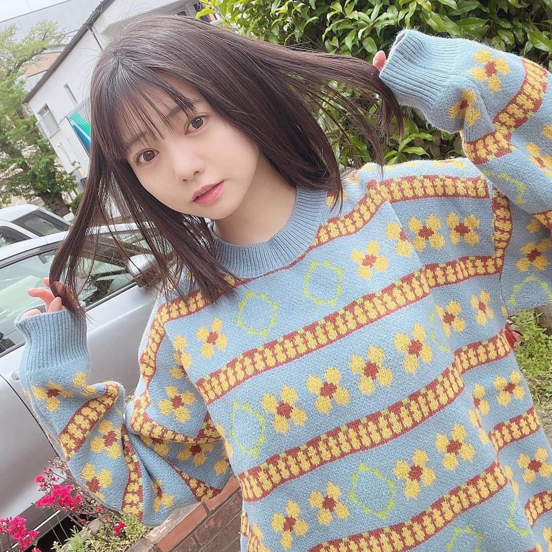 佐倉ちひろのインスタグラム：「春ニット🌼 . . . . @pctokyo #pctokyo #knit #spring #code #japanese #japanesegirl #春 #春コーデ #ニット #blue #yellow #黒髪 #ストリート系女子 #ストリートファッション #streetstyle」