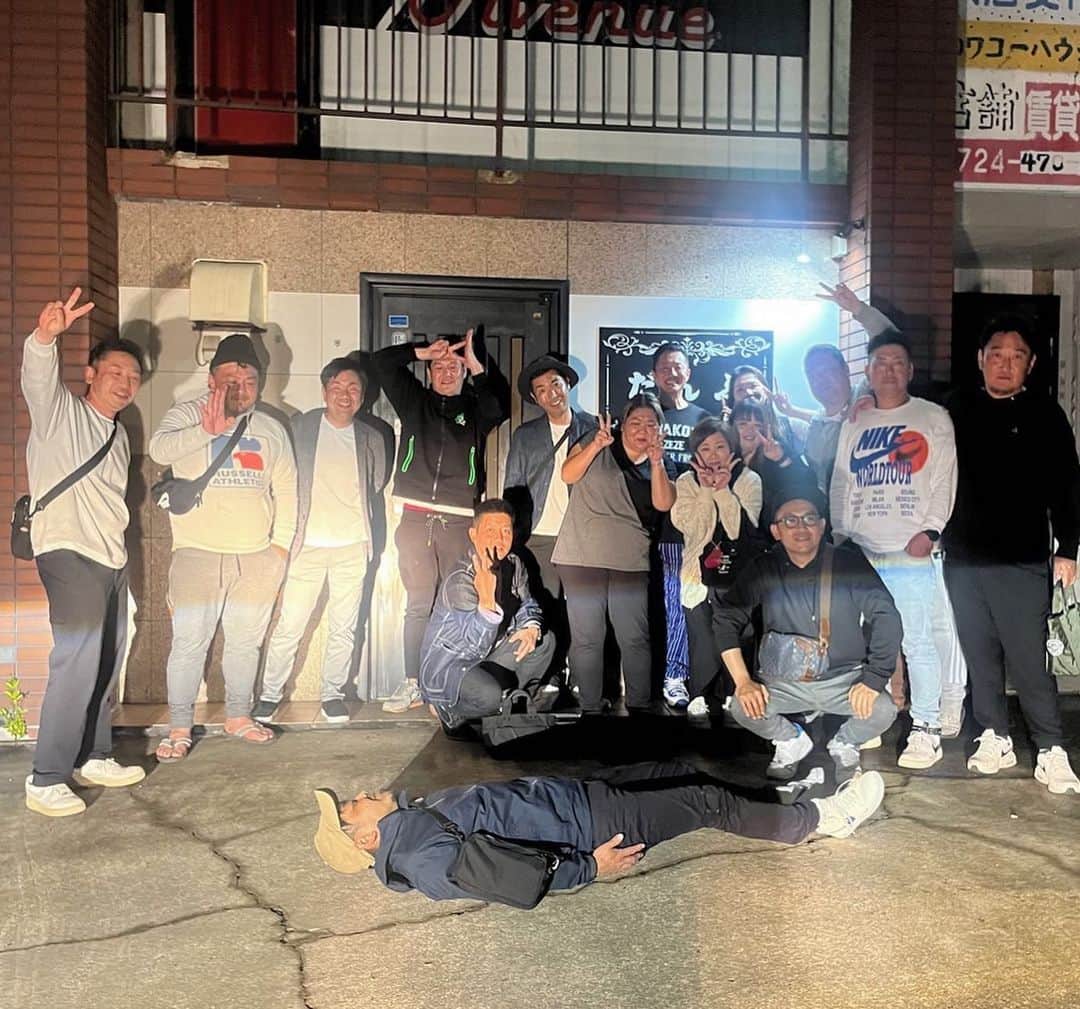 KLUTCHさんのインスタグラム写真 - (KLUTCHInstagram)「2023.4.16 午未会ゴルフコンペ @レオグラードゴルフクラブ ⁡ 地元の同級生たちとコンペ。 泉南、阪南、泉佐野、田尻、やんちゃしてた奴も、勉強ばっかしてた奴も、みーんなでおっちゃん、おばちゃんなってゴルフする。 ⁡ なんかいいね。 ⁡ ⁡ 会長のよっくん、色々段取りしてくれた健ちゃんありがとう！！ 次回も楽しみにしてます。 ⁡ ⁡ ⁡ ⁡ ⁡ ⁡ #午未会 #泉南 #阪南 #田尻 #ゴルフ #Golf #ゴルフコンペ #レオグラードゴルフクラブ #ゴルフ好きと繋がりたい」4月18日 9時54分 - klutch3etking