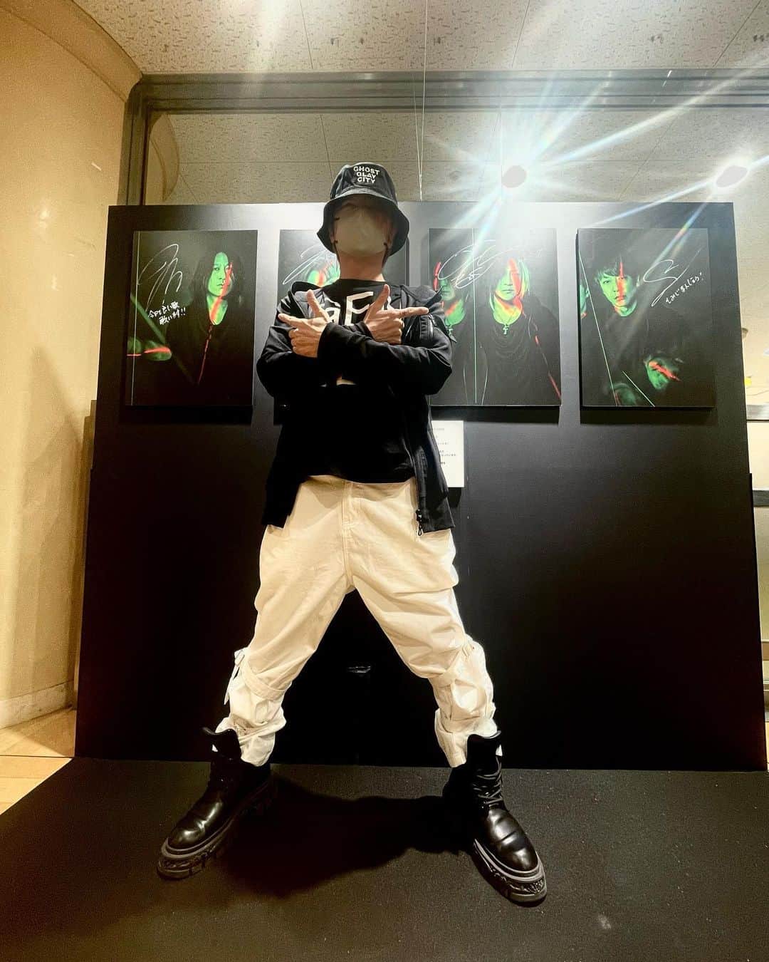 TERUさんのインスタグラム写真 - (TERUInstagram)「^_^  広島LOFTに足跡完了！  今日の7枚目の写真のご当地もののヒントがメンバーパネルのサインに隠されています。  分かった方は、コメント欄にお答えください。  #GGC #GhostGlayCity #ハイコミ2023 #HC2023」4月18日 9時54分 - glay__teru