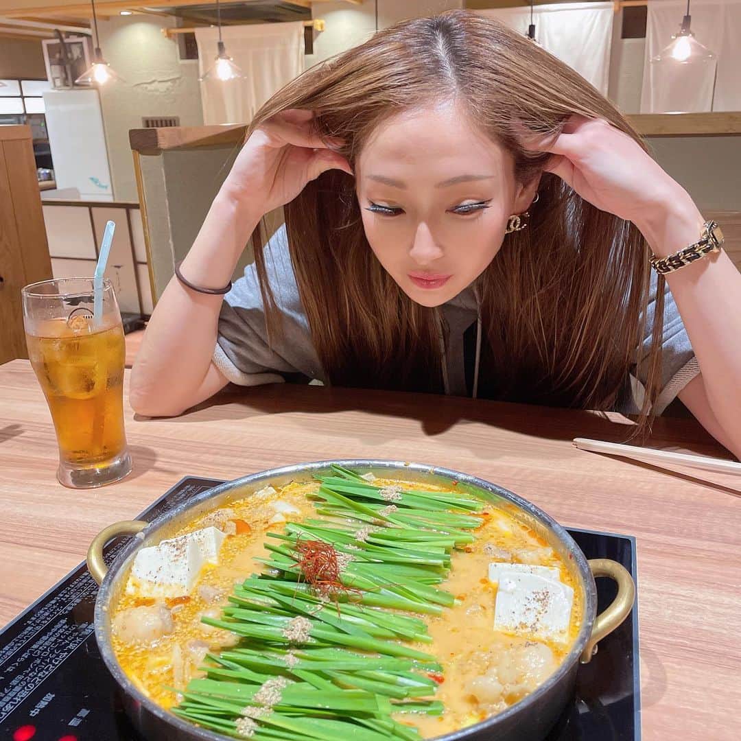 佳那さんのインスタグラム写真 - (佳那Instagram)「@ichitaka_f  辛みそもつ鍋美味しすぎた ニンニク食べられるのも休みだけ💛  #博多#福岡」4月18日 10時01分 - kanajyo_glamorous