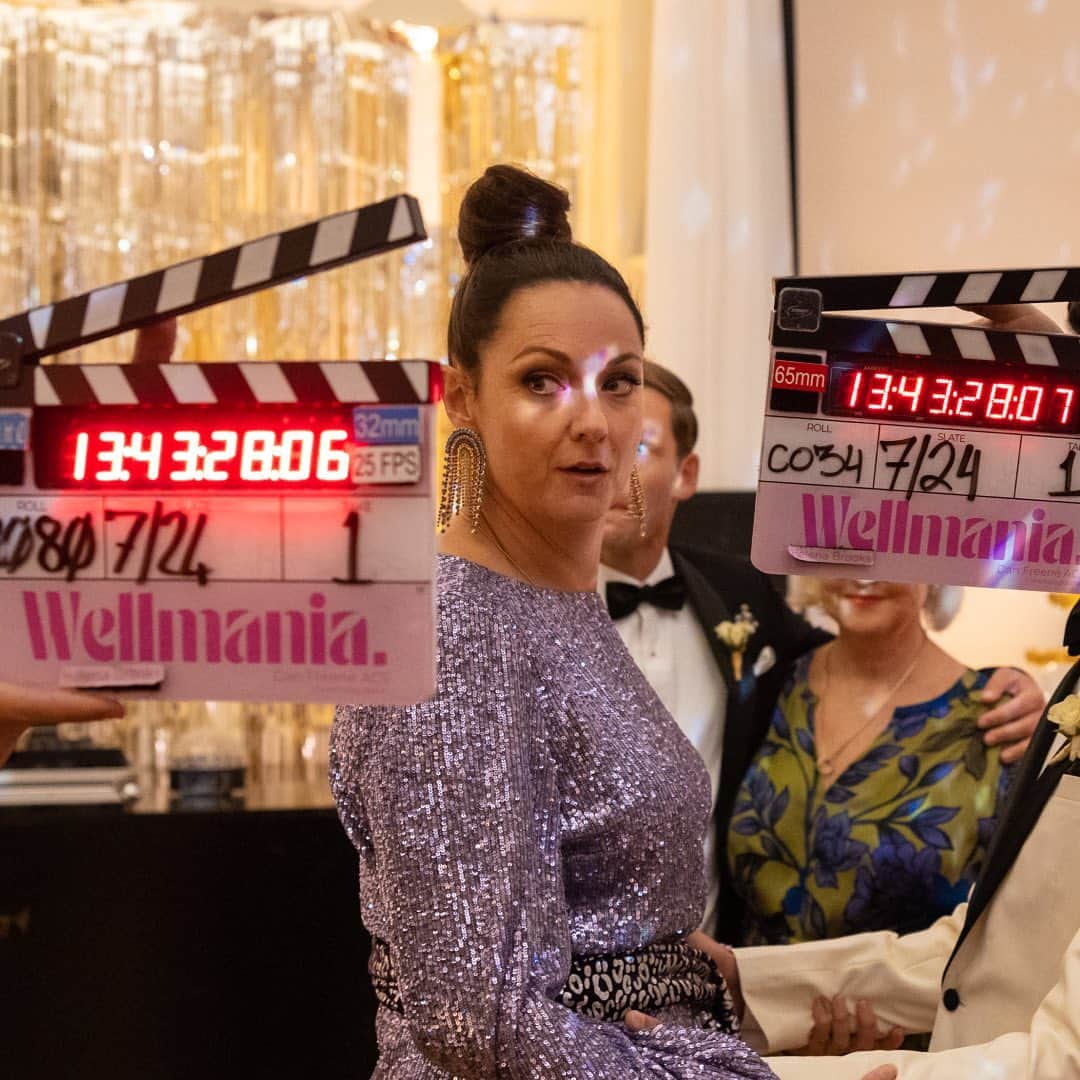 セレステ・バーバーさんのインスタグラム写真 - (セレステ・バーバーInstagram)「Looks like it was just as fun behind the scenes as it was on screen @celestebarber ! #wellmania」4月18日 10時02分 - celestebarber