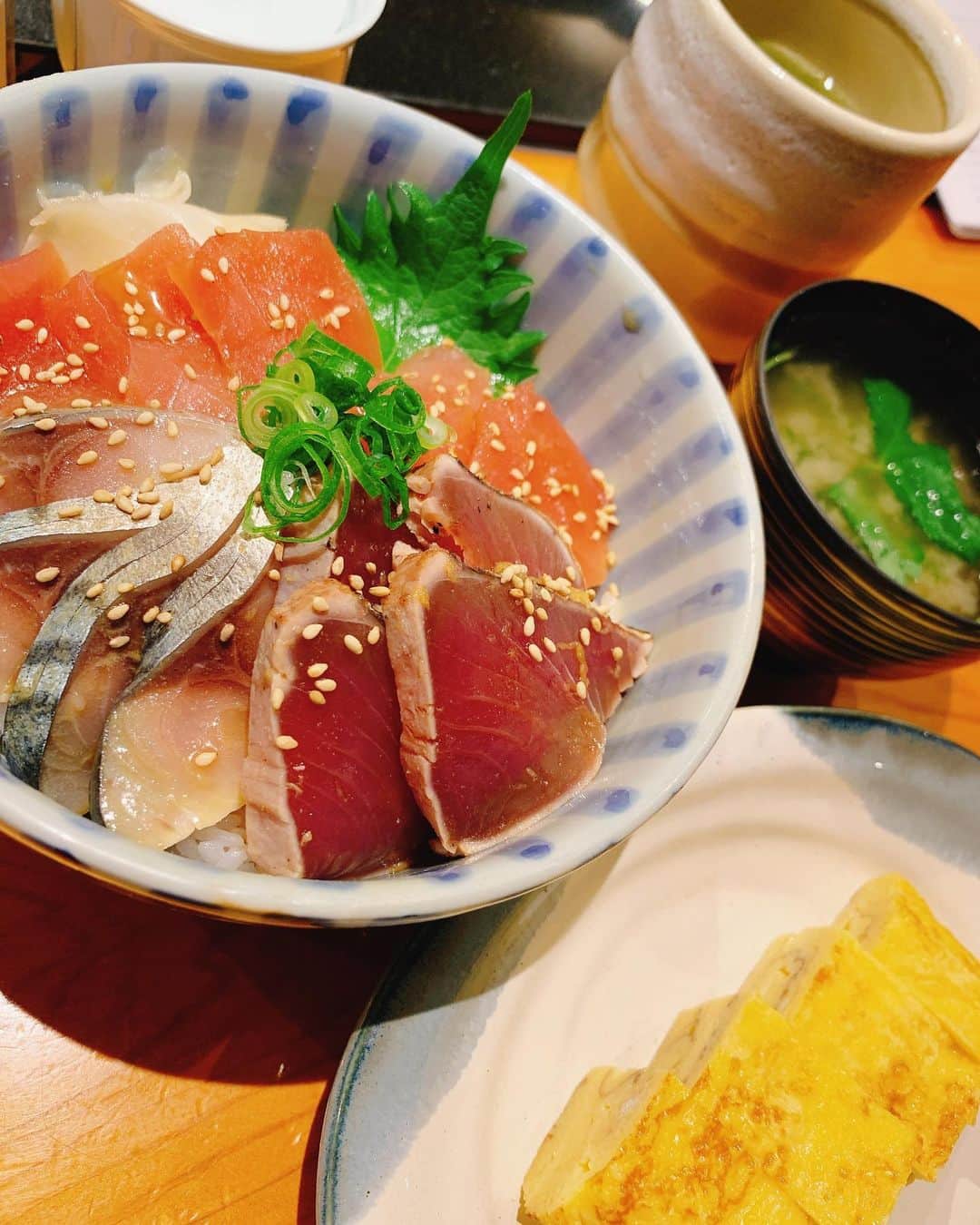 富士彦さんのインスタグラム写真 - (富士彦Instagram)「#静岡美味しいものシリーズ #五鉄　海鮮丼 #火の車　焼そば #山正　お寿司 #グランマ　シーサイド店 #寿太郎みかん　JAふじ伊豆」4月18日 10時14分 - kunugifujihiko