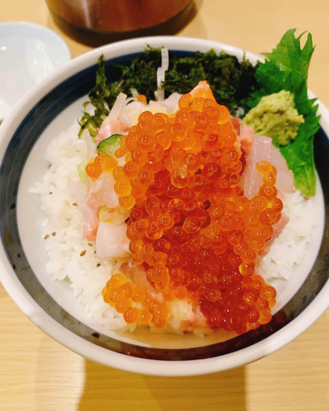 富士彦のインスタグラム：「#静岡美味しいものシリーズ #五鉄　海鮮丼 #火の車　焼そば #山正　お寿司 #グランマ　シーサイド店 #寿太郎みかん　JAふじ伊豆」