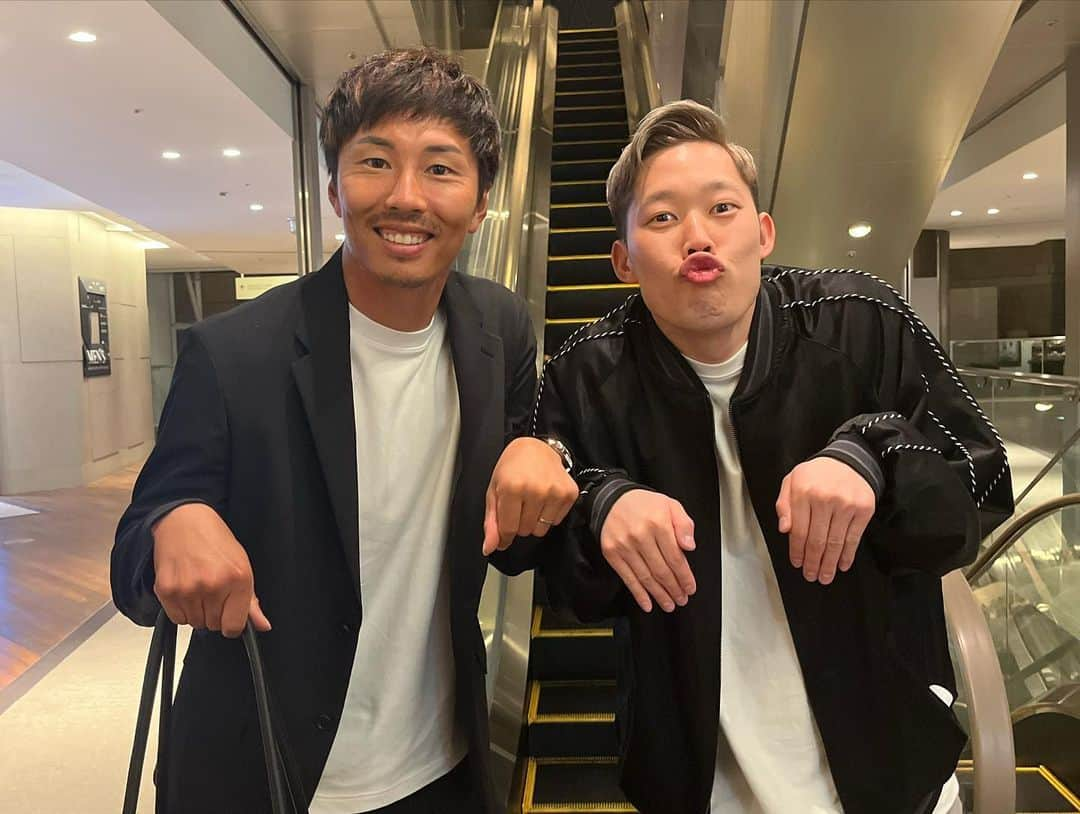 上田剛史さんのインスタグラム写真 - (上田剛史Instagram)「アンファー主催イベントにご招待して頂きました🍾  サッカー元日本代表の那須大亮さん石川直宏さんが共同開発している日焼け止めクリームオススメです💪@permuta_uv  ぬりぼうとぬりまくります🦍  #アンファー  #アンファースカルプd  #dクリニック #那須大亮  #石川直宏  #田中大貴 #ぬりぼう  #ペル男 #日焼け止め」4月18日 10時13分 - tsuyoshi50