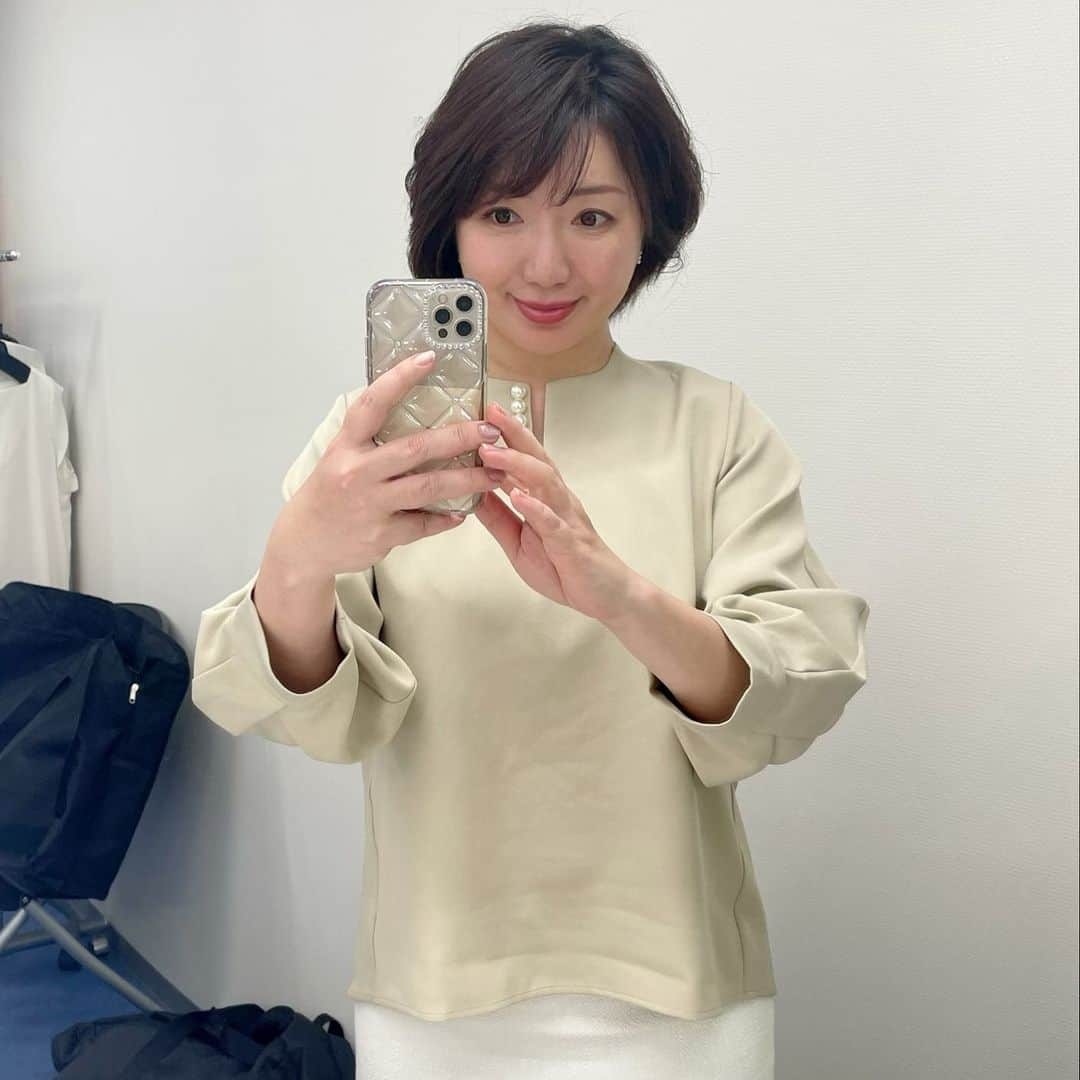 角田華子さんのインスタグラム写真 - (角田華子Instagram)「先週 4月15日の #福岡ニュースファイルcube  #衣装は #胸元にパール #ブラウス  でした。  今週は福岡でも 夏日になる日もあるみたいです☀️」4月18日 10時12分 - sumidahanako