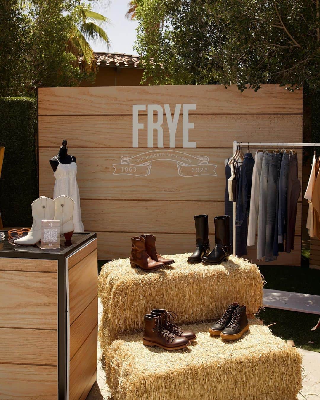 フライさんのインスタグラム写真 - (フライInstagram)「Festival Weekend 1 success 💛 Check out our Trading Post highlighting our favorite styles from the season in celebration of our 160 year anniversary!」4月18日 10時20分 - thefryecompany