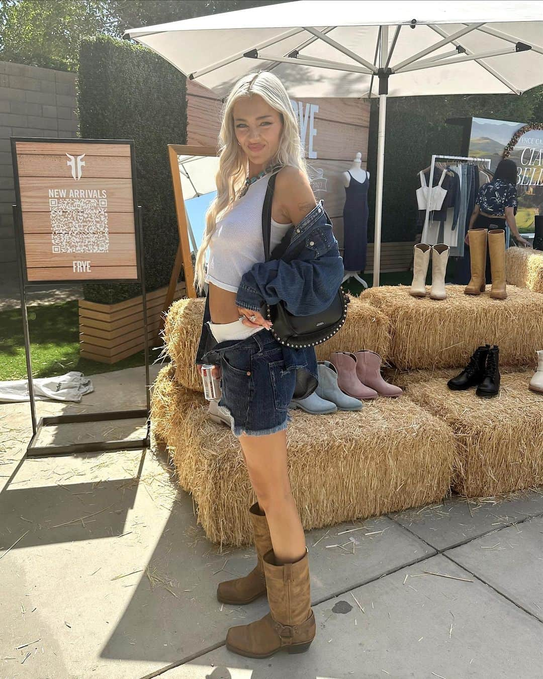 フライさんのインスタグラム写真 - (フライInstagram)「Festival Weekend 1 success 💛 Check out our Trading Post highlighting our favorite styles from the season in celebration of our 160 year anniversary!」4月18日 10時20分 - thefryecompany