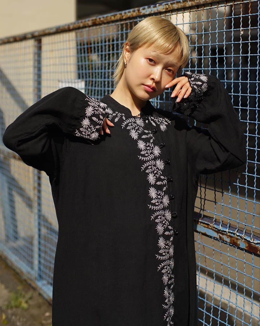 PUNK CAKEのインスタグラム：「🐉 new arrival 🐉 ☑︎ Linen china black dress【SOLD】  Now on sale ➡︎ ONLINE STORE  model / @momooka_koyo」
