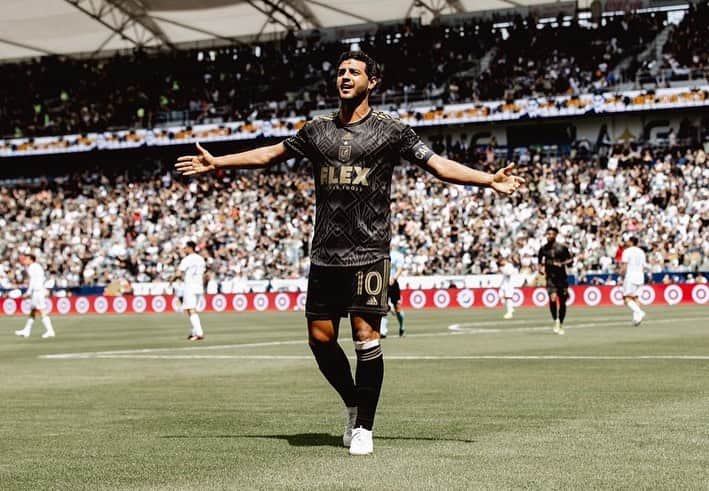 カルロス・ベラさんのインスタグラム写真 - (カルロス・ベラInstagram)「Ayer ganó el mejor equipo de LA !! 🖤💛」4月18日 10時25分 - carlosv11_