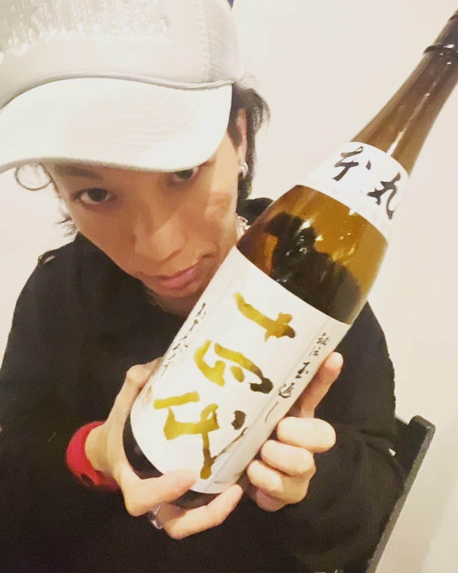 あきらかにあきらのインスタグラム：「最近ライブないから毎日投稿頑張ってるねん気付いた？」