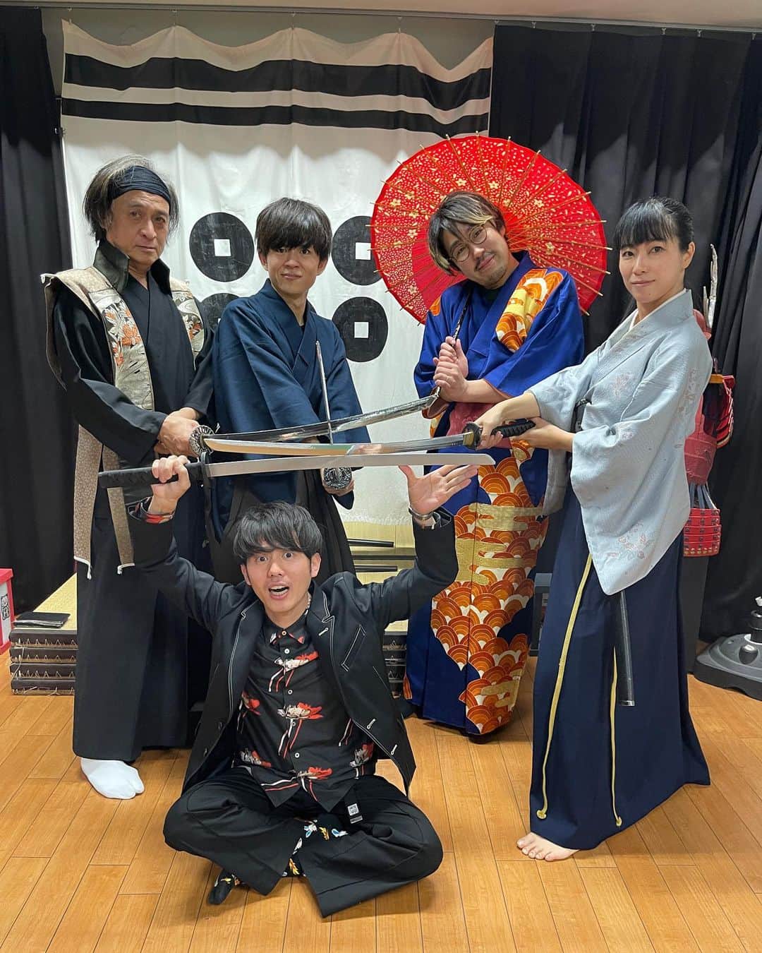 のインスタグラム：「23.04.14. 読売テレビ「#カミオト夜」 #キュウソネコカミ と殺陣のお稽古！ めちゃくちゃおもろかったー！！ とにかくセイヤさんが真剣でヨコタさんの演技が素晴らしかった。笑」
