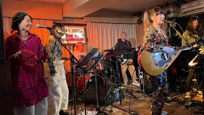 DUTTCHさんのインスタグラム写真 - (DUTTCHInstagram)「warm up🤘 下北沢440 ありがとうございました。  13曲で2時間半🤘 ずっと笑いっぱなしでした。 感謝。  #warmup #下北沢440 #平岡恵子 #竹本健一 #duttch #酒井太 #名越由貴夫 #swingo #加藤哉子 #sasuke」4月18日 10時47分 - uzmkduttch