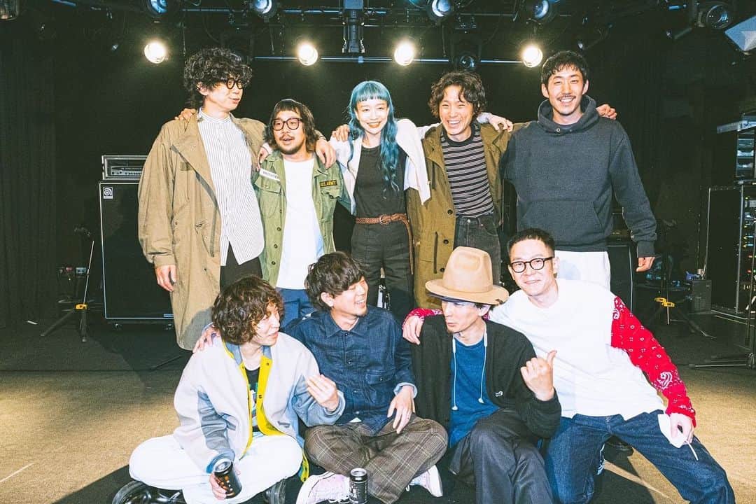 タカハシマイさんのインスタグラム写真 - (タカハシマイInstagram)「Czecho No Republic👽❤️@czechonorepublic  TOUR "emotional girl, emotional boy" 完！来てくれたみんなありがとう🫂❤️💫💫  声出し解禁して初ツアー、こんなにも幸せな世界があったことを思い出した。みんなに沢山の愛のエネルギーもらってなんて幸せなバンドなんだろって涙をこらえるのに必死だった🤯 今のチェコ、確かな自信と情熱が渦巻いてる。すごく良い状態に突入してます✌️  実は今年はわたしと砂川さんが正式加入して10周年なんだよね、10周年にしてやっと感じれている事が沢山あって、だからバンドは楽しい。20周年に向けてここからまたスタートです✌️❤️  📸 @manako_photography 3,4,6,8 📸 @shohnophoto 2,5,7,10  #czechonorepublic  #チェコノーリパブリック」4月18日 11時05分 - iamihsahakatiam