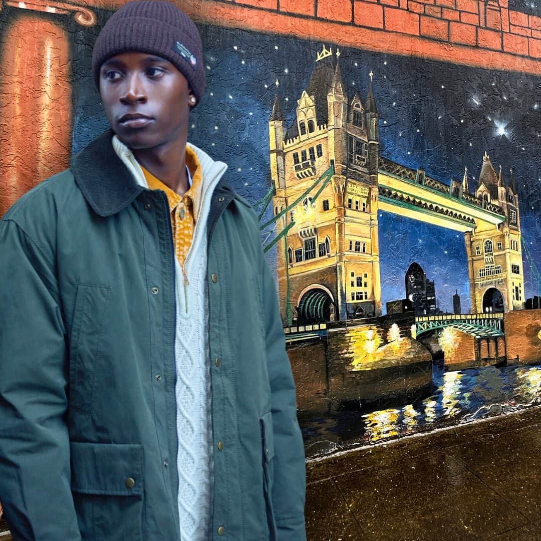 のインスタグラム：「☁️The nau London Jacket is a real year-round hero— not too heavy and roomy enough to wear your spring layers under! Perfect for those days that start foggy and chilly and then warm up🌤️   👀London’s Tower Bridge painted in the background— Portlanders can you ID the location of this mural?? 👇   #livenau #springfashion #springstyle #unisexclothing #genderneutralfashion #portlandstyle #whereinpdx」
