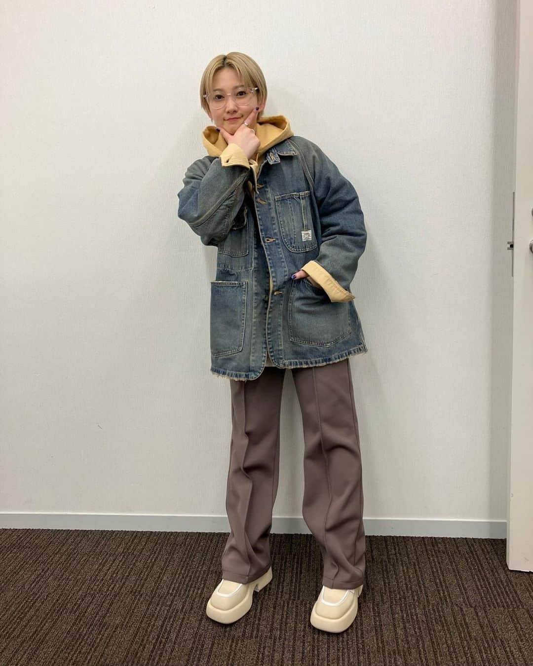 佐藤千亜妃さんのインスタグラム写真 - (佐藤千亜妃Instagram)「日曜は関ジャムBUMP OF CHICKEN特集後編でした📺観てくださった皆様、ありがとうございました！😊 スタジオで、4人のインタビューを聴けるなんて本当に贅沢でした。ゲストの熱量が凄くて収録時間が3時間ほどかかったんですが、体感だと半分くらいにしか感じませんでした。それくらい凄い濃い収録でした。改めて、この回に出演させていただけたこと、とても光栄に思います。ありがとうございました！！🙇‍♂️  まじでTHE LIVING DEADは最高。。  #関ジャム #bumpofchicken  styling by @harukiokamura」4月18日 11時31分 - chiaki_sato0920