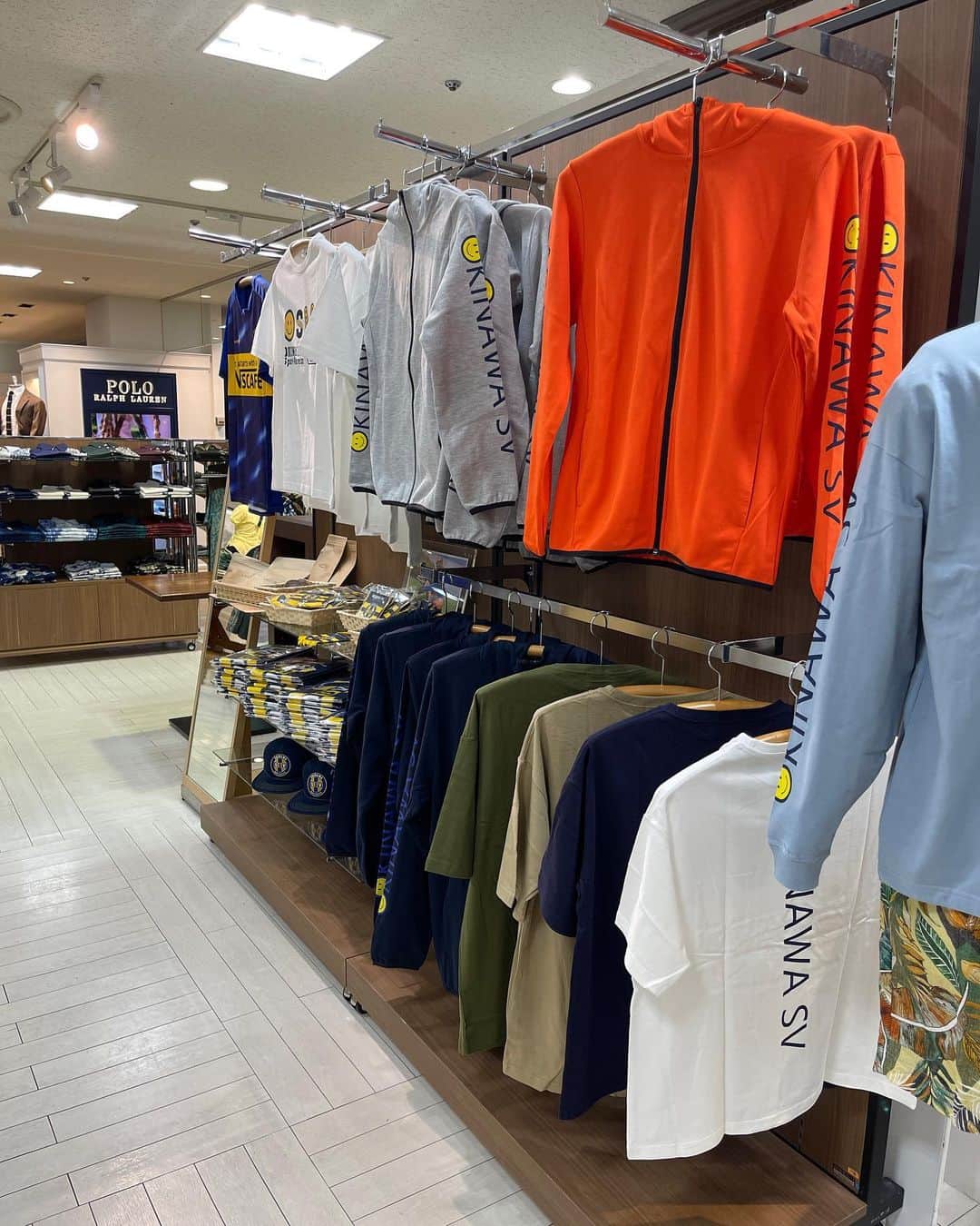 高原直泰さんのインスタグラム写真 - (高原直泰Instagram)「デパートリウボウ5階にてPOP UP SHOP本日よりスタートしました。 #沖縄sv #デパートリウボウ  #沖縄svアイテム」4月18日 11時32分 - takahara.osv