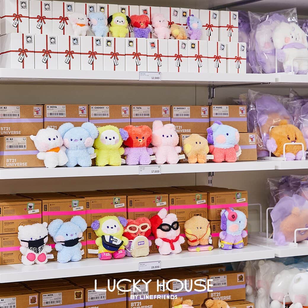 BT21 Stars of tomorrow, UNIVERSTAR!さんのインスタグラム写真 - (BT21 Stars of tomorrow, UNIVERSTAR!Instagram)「Can’t wait to meet UNISTARS at the LUCKY HOUSE!🍀  💚Special Gift💚 ✔️ Visitors will get a lenini balloon and a minini photocard ✔️ Buyers will get a random lucky dip with minini sticker ✔️ Orders over 30,000 KRW comes with a free lenini paper bag ✔️ Upload a photo with the hashtag #linefriendspopup and get a 10% discount at offline stores (Gangnam/Hondae/Insadong) until 4/30  *Gifts are given on a first-come, first-served basis. Limited stock only.  🍀LUCKY HOUSE BY LINE FRIENDS pop-up store🍀 📍4.14 (FRI) - 4.23 (SUN)  📍10:30AM - 10:00PM KST 📍Atrium Square, LOTTE World Mall 1F  —  유니스타즈 만날 생각에 너무 신나💓 럭키하우스에서 기다리고 있을게!🍀  💚Special Gift💚 ✔️ 방문 시 레니니 풍선, 미니니 행운포토카드  ✔️ 구매 시 미니니 띠부씰 랜덤 가챠(1인 1개) ✔️ 3만원 이상 구매 시 미니니 쇼핑백 ✔️ #라인프렌즈팝업 해시태그 인증샷 업로드 시 강남/홍대/인사동 매장 10% 할인(~4/30)  *선착순 소진 시 종료  🍀라인프렌즈 럭키하우스 팝업스토어🍀 📍2023.4.14(금) - 4.23(일) 📍10:30AM - 10:00PM 📍롯데월드몰 1층 아뜨리움 광장 👉프로필 링크 확인!  #라인프렌즈 #라인프렌즈럭키하우스 #라인프렌즈팝업 #라인프렌즈팝업스토어 #라인프렌즈팝업스토어_폼미쳤다 #잠실 #롯데월드몰 #팝업 #팝업스토어 #BT21 #BT21minini #LINEFRIENDS #LINEFRIENDS_LUCKYHOUSE #LINEFRIENDS_POPUP #lotteworldmall #popup #popupstore」4月18日 11時34分 - bt21_official