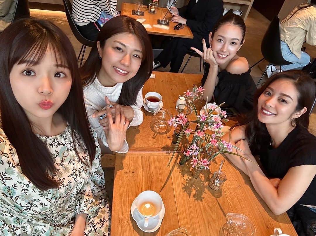 藤木由貴さんのインスタグラム写真 - (藤木由貴Instagram)「2018member's.🏁❤️ 集まると毎回笑い止まらない、大好きだし本当４人相性良すぎるのよね。 . #2018 #zentsweeties2018  #お店とか予約をスマートにまとめてやってくれるまーゆ #10分遅刻するお姉さん達を10分前行動で文句一つ言わずに待っててくれるチャナ #打ち合わせしてないのに服装毎回かぶるなっちゃん(今回はトレンチコートかぶり🧥) #いつもありがとう」4月18日 11時38分 - yuki.grm