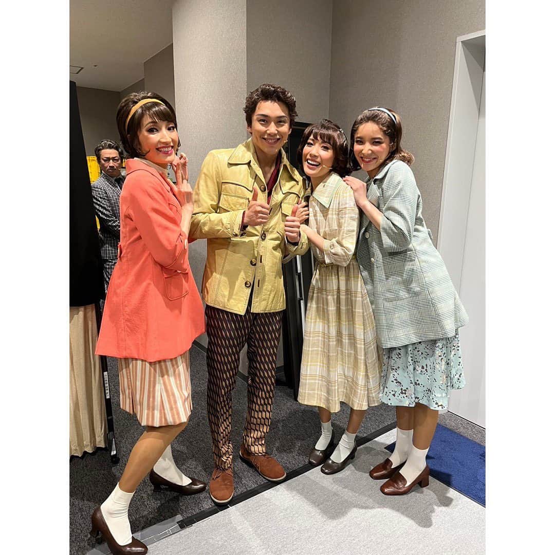 望海風斗さんのインスタグラム写真 - (望海風斗Instagram)「🪩 #ドリームガールズ #おもひでぽろぽろ ⁡ #ドリーメッツと#CC ……………と#マーティー🤣 ⁡ お馴染みガールズと カンパニーのムードメーカー#内海啓貴 くん🕺 そして大変お世話になった#駒田一 さん🙇‍♀️ ⁡ ⁡ 全員とは写真撮れなかったのです😢 ⁡」4月18日 11時50分 - nozomifuto_official