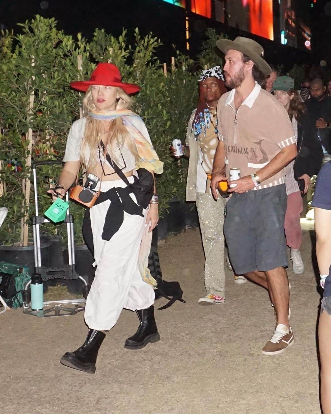 Just Jaredさんのインスタグラム写真 - (Just JaredInstagram)「Coachella weekend one has come to an end and we spotted over 40 celebs in the crowd on day three. We have photos of them all in our recap post at the LINK IN BIO. Check out everyone's festival fashion! #Coachella #Coachella2023 Photos: Backgrid, BFA」4月18日 11時42分 - justjared