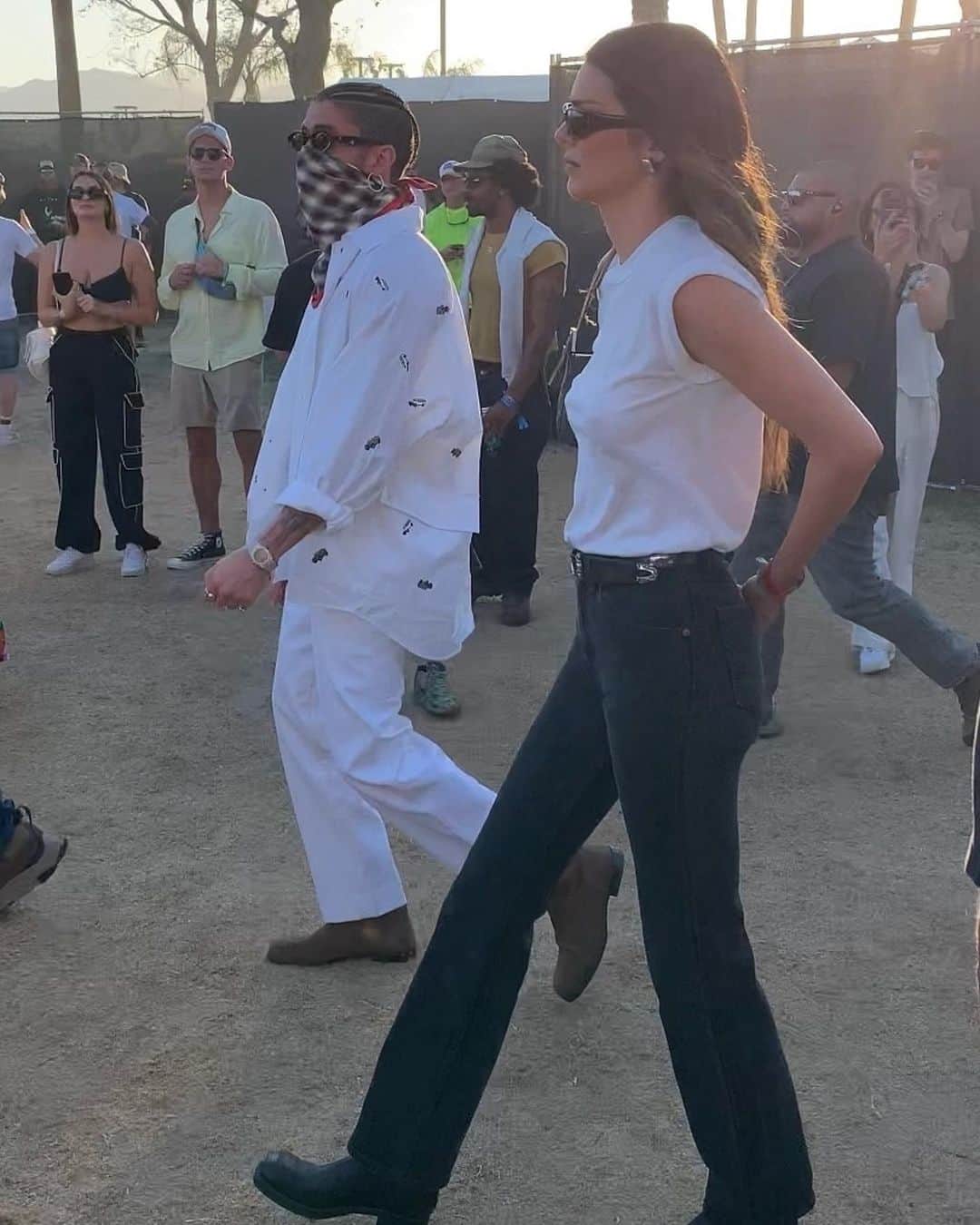 Just Jaredさんのインスタグラム写真 - (Just JaredInstagram)「Coachella weekend one has come to an end and we spotted over 40 celebs in the crowd on day three. We have photos of them all in our recap post at the LINK IN BIO. Check out everyone's festival fashion! #Coachella #Coachella2023 Photos: Backgrid, BFA」4月18日 11時42分 - justjared