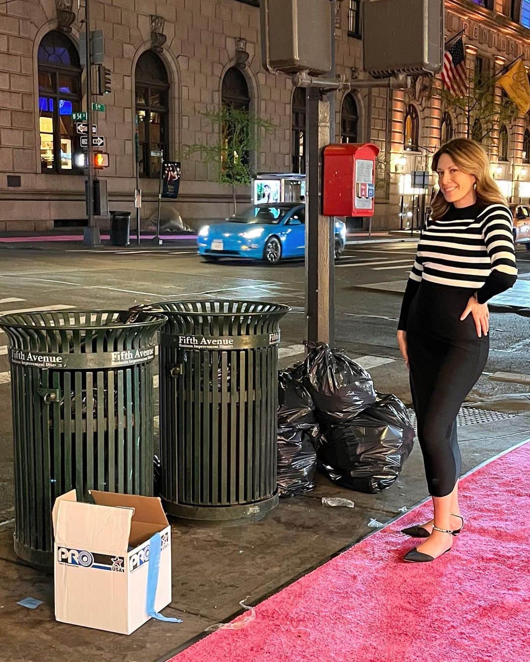 ミッチェル・コリンズさんのインスタグラム写真 - (ミッチェル・コリンズInstagram)「Dinner drinks & amazon-sponsored red carpet garbage photoshoot  📸: 🐀 👗: 🐀  👠: 🐀」4月18日 11時44分 - michcoll