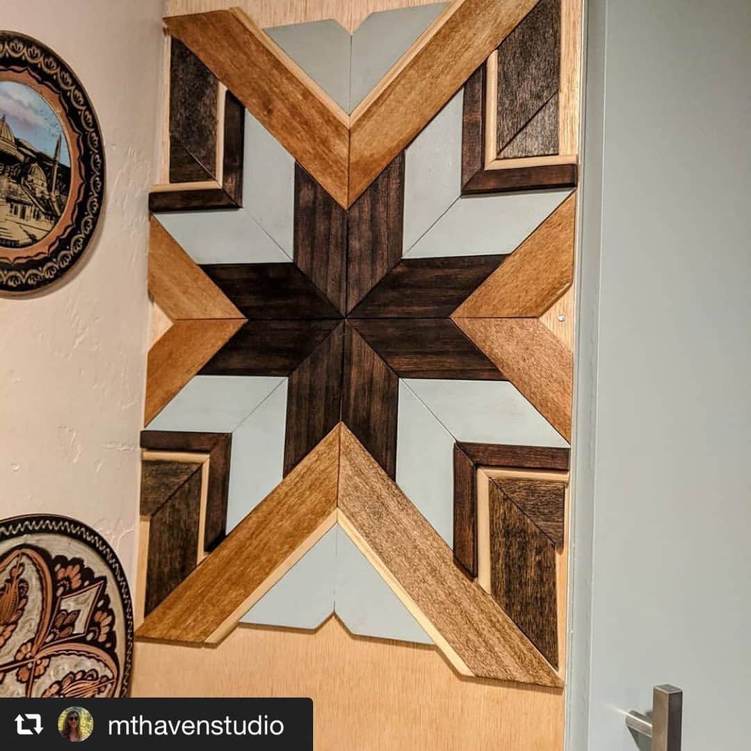 SUIZAN JAPANさんのインスタグラム写真 - (SUIZAN JAPANInstagram)「Thank @mthavenstudio for using the folding Ryoba saw!🙏 All of her works are beautiful😊 ⁡ Repost📸@mthavenstudio  No power tools on this one, my friends. Just a good old miter box and the amazing #suizan saw. And lots of patience. Also my first attempt on doing #yakisugi aka #shousugiban wood technique. It's the beautiful shimmering dark wood on this piece 🥰, if you were wondering #goodtimes  #suizanjapan  #woodworkinglove  #snowflakes  #woodworking  #woodworkersofinstagram ⁡ #suizan #japanesesaw #japanesesaws #japansäge #sierrajaponesa #sciejaponaise #鋸 #japanesetool #japanesetools #handsaw #pullsaw #ryoba #woodwork #woodworker #woodworkers #woodworkingtools #diy」4月18日 11時46分 - suizan_japan