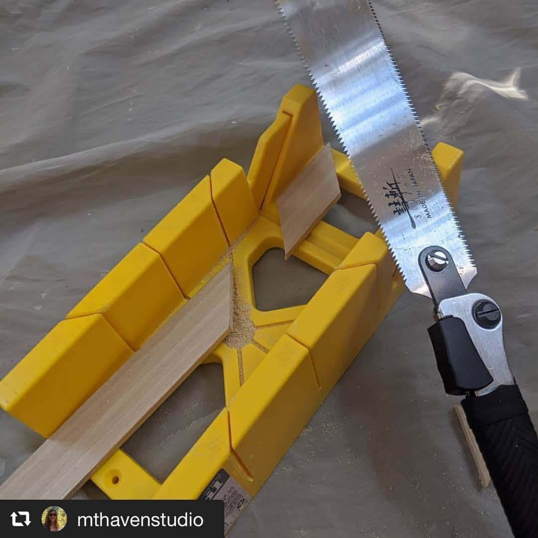 SUIZAN JAPANのインスタグラム：「Thank @mthavenstudio for using the folding Ryoba saw!🙏 All of her works are beautiful😊 ⁡ Repost📸@mthavenstudio  No power tools on this one, my friends. Just a good old miter box and the amazing #suizan saw. And lots of patience. Also my first attempt on doing #yakisugi aka #shousugiban wood technique. It's the beautiful shimmering dark wood on this piece 🥰, if you were wondering #goodtimes  #suizanjapan  #woodworkinglove  #snowflakes  #woodworking  #woodworkersofinstagram ⁡ #suizan #japanesesaw #japanesesaws #japansäge #sierrajaponesa #sciejaponaise #鋸 #japanesetool #japanesetools #handsaw #pullsaw #ryoba #woodwork #woodworker #woodworkers #woodworkingtools #diy」