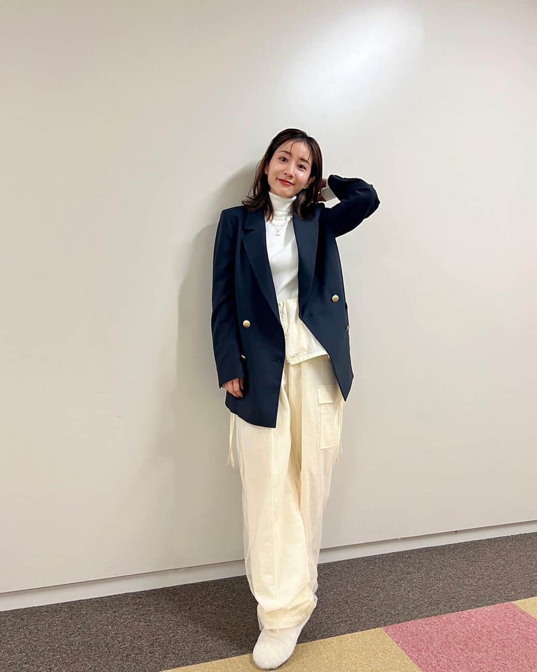 あなたがしてくれなくてものインスタグラム：「GINGER 副編集長 新名楓の 「KAEDE’s STYLE」✨  １話で着用しているのはコチラ 詳しくはタグをチェック！  Twitterではオフショットを公開中📸  #あなたがしてくれなくても #田中みな実　 ＿＿＿＿＿＿＿＿＿＿＿＿  1p着用  ・ジャケット ・タートルネックニット @cadune_official  ・パンツ @united_tokyo  ・ルームシューズ @givenchy  ・イヤカフ ・ネックレス @hirotakajewelry @mayu_accessories ＿＿＿＿＿＿＿＿＿＿＿＿  2p着用  ・コート @barbourjapan  ・オールインワン @fray_id  ・メッシュカットソー @united_tokyo  ・パンプス @gianvitorossi  ・バッグ @gucci  ・イヤカフ ・ネックレス @tomwood_project @mayu_accessories @tuwakrim  ＿＿＿＿＿＿＿＿＿＿＿＿」
