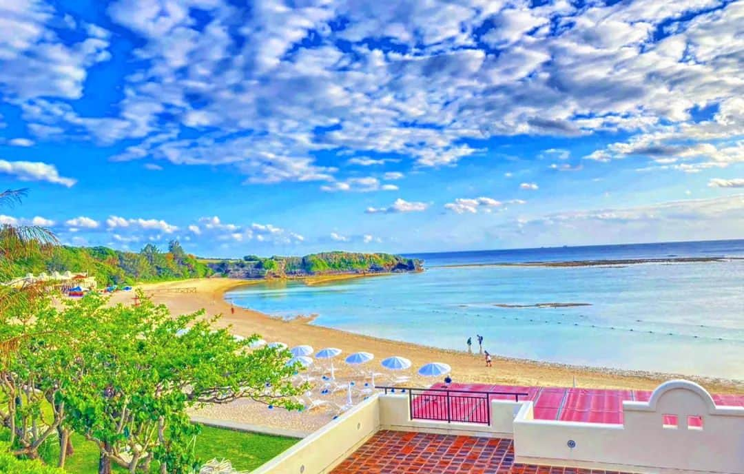 梁愛美のインスタグラム：「🏖🐠☀️⁡ ⁡❥︎⁡ ⁡❥︎⁡ ⁡#okinawa #yomitan #yomitanson #okinawabeach #niraibeach #privatebeach #beachlife #beach #instagramphotography #beachhouse #platinumproduction #aimiryou #沖縄 #読谷村 #読谷 #ニライビーチ  #日航アリビラ #沖縄好きな人と繋がりたい #プラチナムプロダクション #梁愛美」