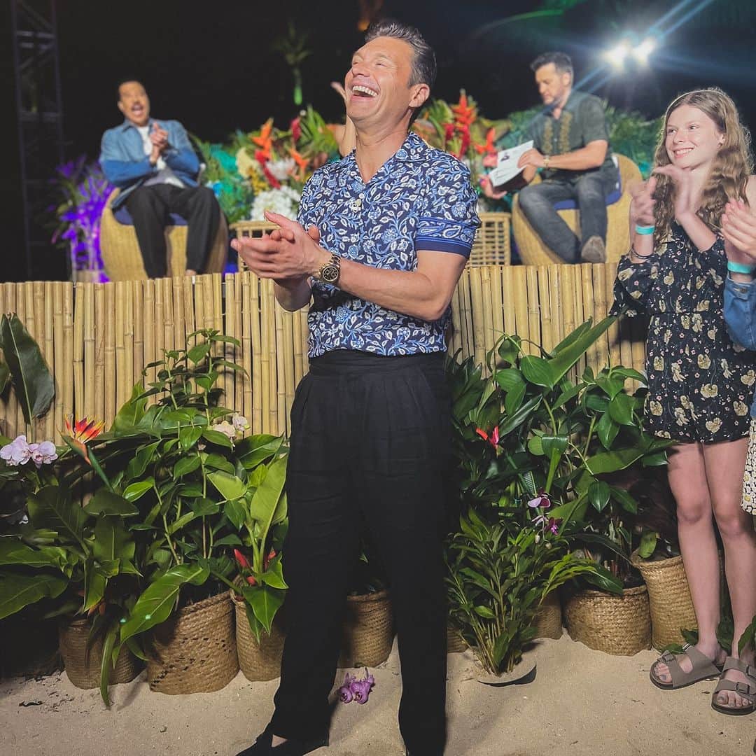 ライアン・シークレストさんのインスタグラム写真 - (ライアン・シークレストInstagram)「Here we go, West Coast. It’s your turn to vote for your #AmericanIdol Top 20!  Blue shirt: @ralphlauren  Pants: @ralphlauren  Shoes: @paulstuartny   Styled by: @pakesther  Hair/grooming by: @jaysonstacy」4月18日 12時00分 - ryanseacrest