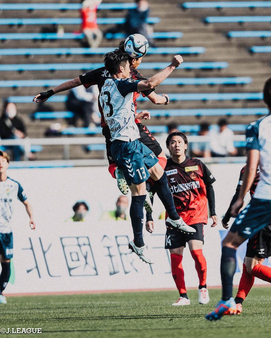 Ｊリーグさんのインスタグラム写真 - (ＪリーグInstagram)「躍動感のある、ヘディングのシーンをお届けします✨⚽️  選手のジャンプ力にびっくりですね❗️😵  #川崎フロンターレ #車屋紳太郎 #FC東京 #エンリケトレヴィザン #名古屋グランパス #森下龍矢 #アビスパ福岡 #奈良竜樹 #ジュビロ磐田 #後藤啓介 #ヴィッセル神戸 #大崎玲央 #ロアッソ熊本 #江﨑巧朗 #いわきFC #近藤慶一 #清水エスパルス #カルリーニョスジュニオ #ジェフユナイテッド千葉 #鈴木大輔  #Jリーグ #jleague #サッカー #soccer #football #J30」4月18日 12時00分 - jleaguejp