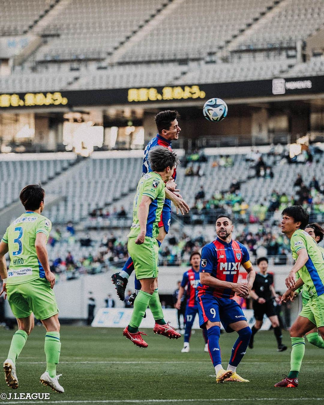 Ｊリーグさんのインスタグラム写真 - (ＪリーグInstagram)「躍動感のある、ヘディングのシーンをお届けします✨⚽️  選手のジャンプ力にびっくりですね❗️😵  #川崎フロンターレ #車屋紳太郎 #FC東京 #エンリケトレヴィザン #名古屋グランパス #森下龍矢 #アビスパ福岡 #奈良竜樹 #ジュビロ磐田 #後藤啓介 #ヴィッセル神戸 #大崎玲央 #ロアッソ熊本 #江﨑巧朗 #いわきFC #近藤慶一 #清水エスパルス #カルリーニョスジュニオ #ジェフユナイテッド千葉 #鈴木大輔  #Jリーグ #jleague #サッカー #soccer #football #J30」4月18日 12時00分 - jleaguejp