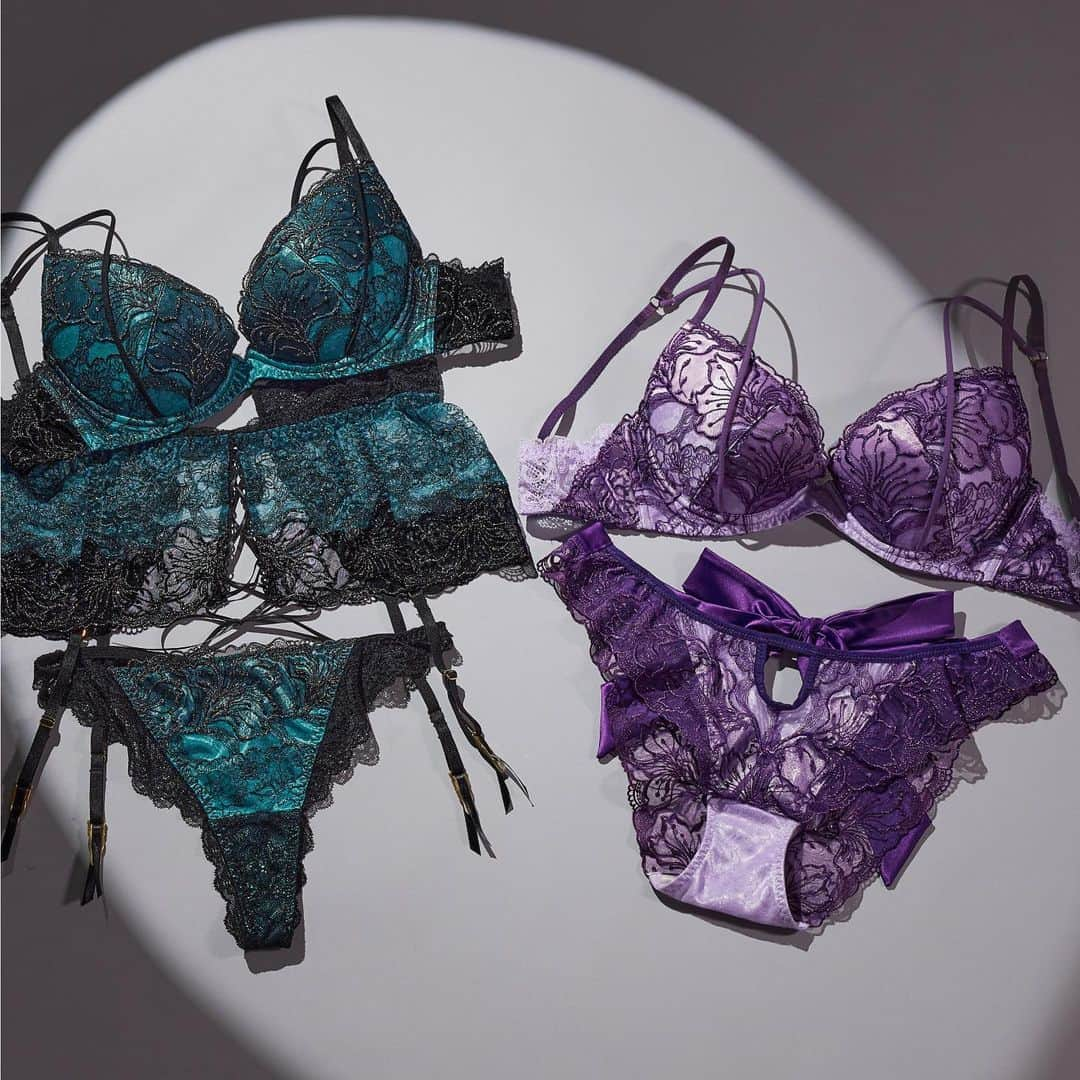 Ravijourルミネエスト新宿店のインスタグラム：「#onsale💙💜  ✧LINGERIEAM Spring Collection✧  ソルムシャイン グラマーアップブラ  B～Gcup ¥14,300(taxinc)～ リボンショーツ ¥6,930(taxinc) Tバック ¥6,710(taxinc) ガーター ¥8,910  打ち上げ花火の残像が星と混じり合い、溶けてゆく。 光のかけらが輝くブラ。  #LINGERIEAM #ランジェリアム #RAVIJOUR #ルミネエスト新宿 #ravi_shinjuku」