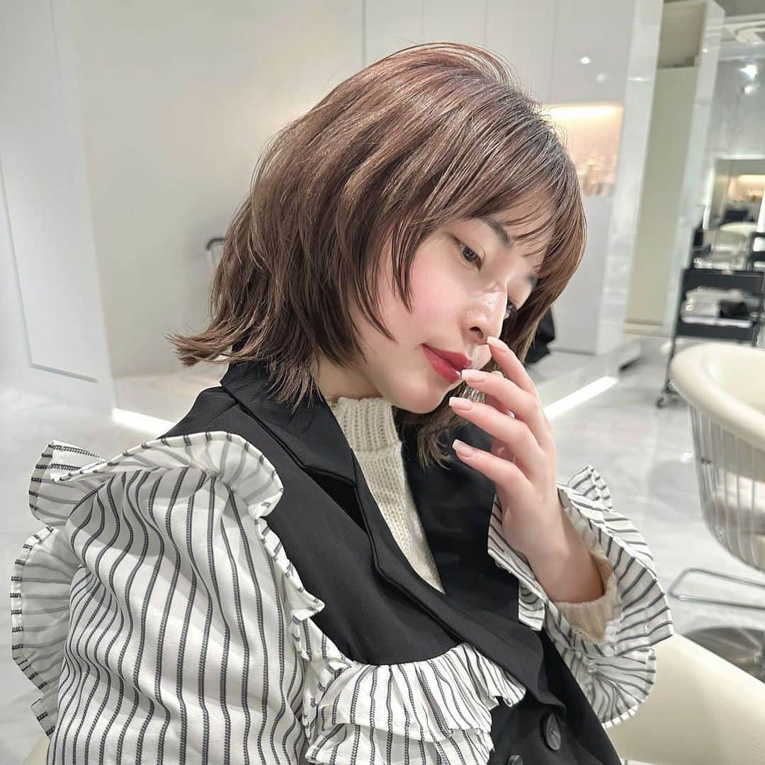 えなちぃのインスタグラム：「ウルフちゃん。。。 ヘアセットしなくてもいい感じになる 楽だなー😮‍💨💕」