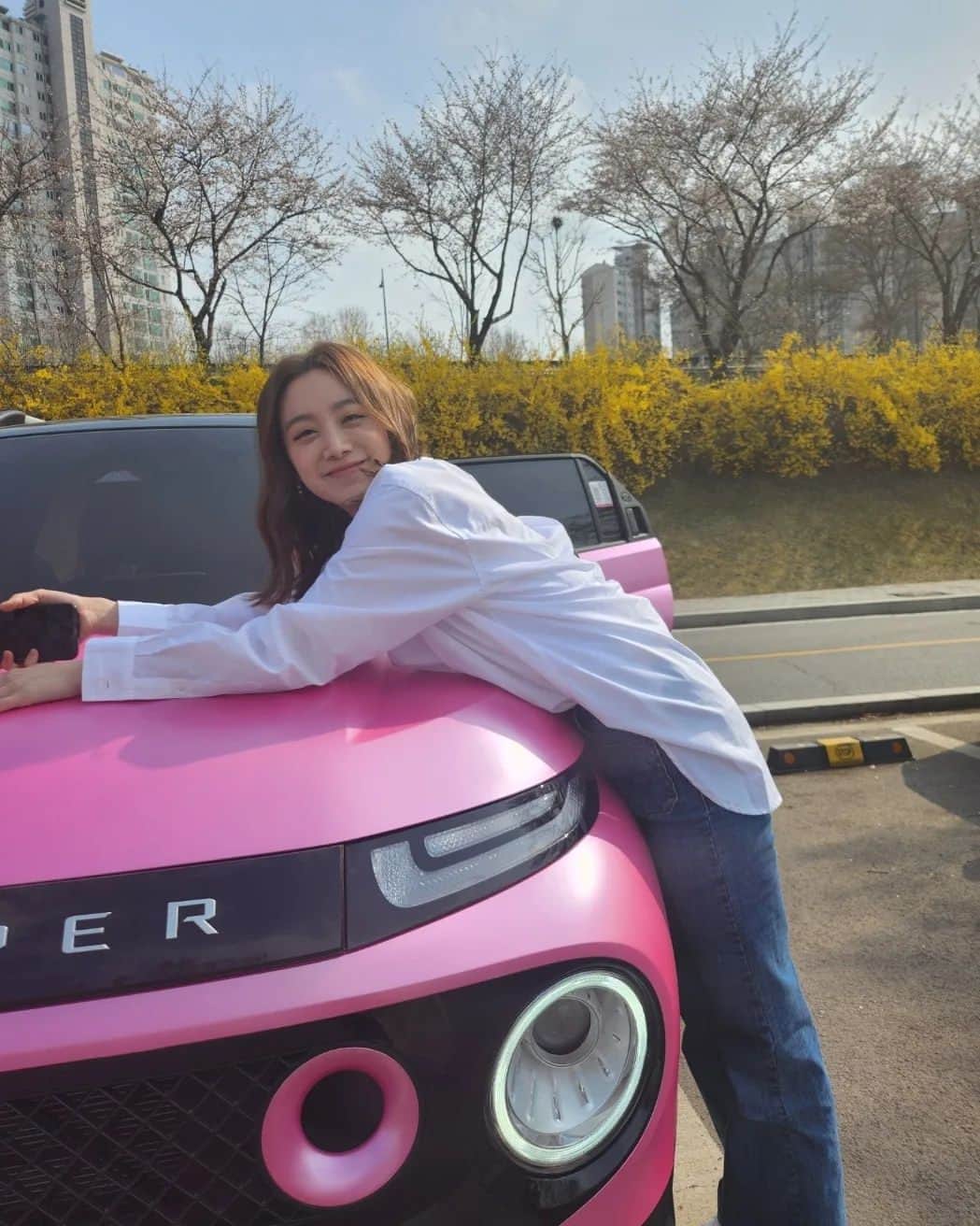 ヘリム さんのインスタグラム写真 - (ヘリム Instagram)「모든 시작이 다 그렇듯 첫차는 애정이 많이 가는 것 같아요. 고민 끝에 선택한 차인데요, 공구 이벤트 등 현대 캐스퍼와 함께 콜라보(?)하게 되어서 감사한 마음입니다. 평소에 캐스퍼에 관심을 가지신 분들에게 좋은 기회가 되었으면 좋겠습니다🙏🩷   #내돈내산 #첫차 #초보운전 #캐스퍼 #casper #myfirstcar」4月18日 12時19分 - wg_lim