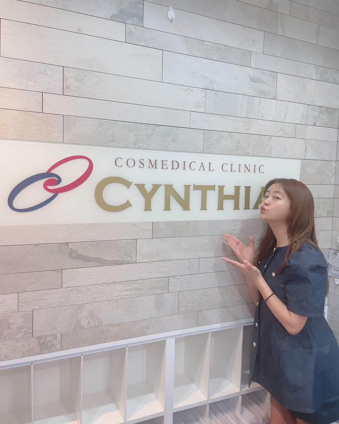 梶本成美さんのインスタグラム写真 - (梶本成美Instagram)「ゴルフをするようになってから シミがどんどん増えていく一方😱😭  そんな時にセカチャンで仲良くなった ようちゃんが　@tokyo_yokogram が 働いているシンシアクリニック　 @cynthia_sby で肌診断をしてもらった後に フォトフェイシャルとイオン導入をやっていただきました🥺✨  肌診断は機械を使って表面に見えてないシミとかが分かるのですが、、、、、 恐ろしい結果でした😱💦  即、フォトフェイシャルとイオン導入を🥺 翌日からシミが浮きでてきてポロポロ取れ出しました🥺✨ 一回でもだいぶ効果があって また真夏になる前にやりに行かなくては🥺❣️  すっぴん美人を目指したい🥺  大好きなゴルフをやるためには お肌ケアもしっかりやって行こうと思いました🥺❣️  @cynthia_sby  @mz_cynthia.sby  #美容#ンシア#シンシア渋谷#渋谷#PR#美#肌診断」4月18日 12時23分 - narumikajimoto