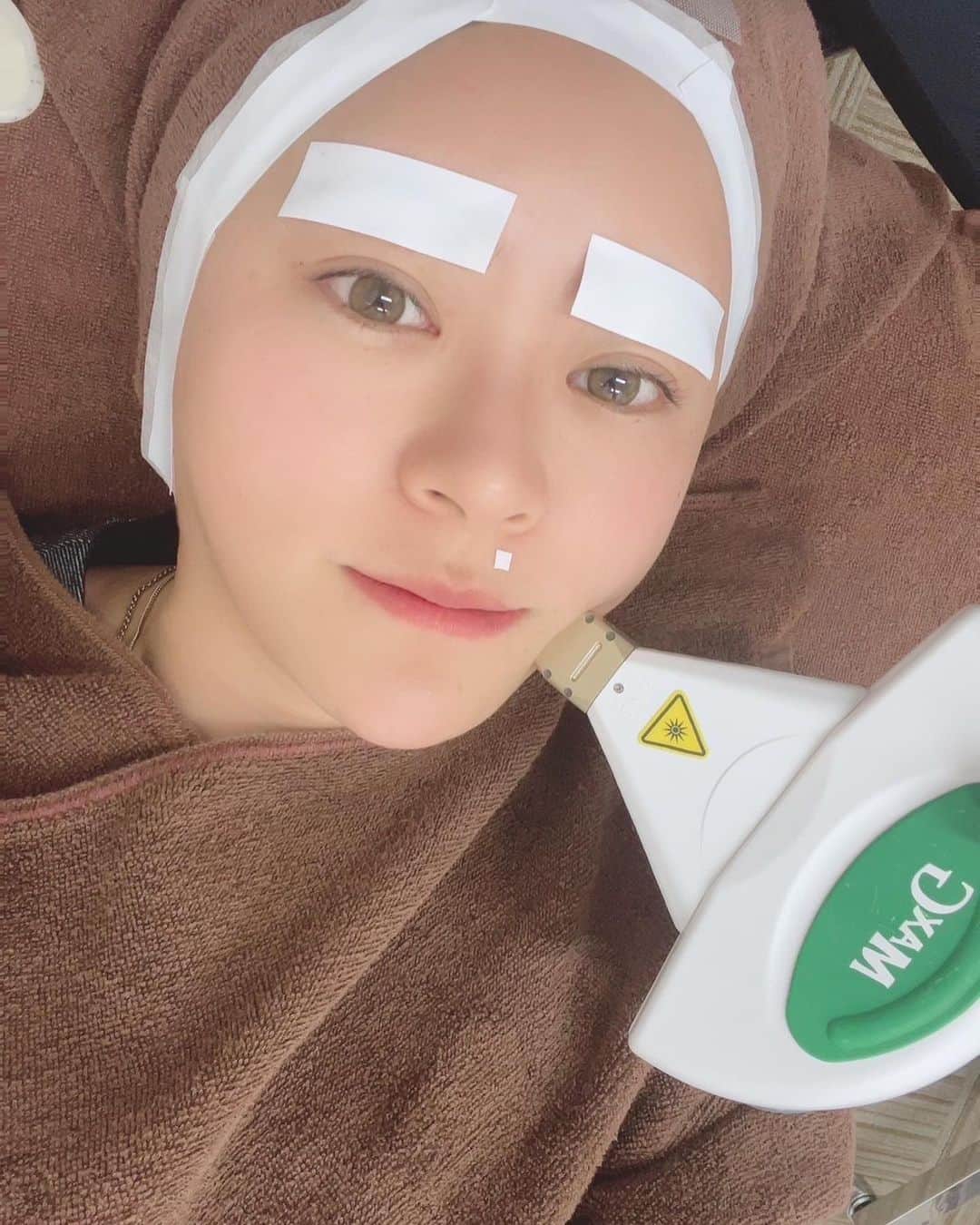 梶本成美さんのインスタグラム写真 - (梶本成美Instagram)「ゴルフをするようになってから シミがどんどん増えていく一方😱😭  そんな時にセカチャンで仲良くなった ようちゃんが　@tokyo_yokogram が 働いているシンシアクリニック　 @cynthia_sby で肌診断をしてもらった後に フォトフェイシャルとイオン導入をやっていただきました🥺✨  肌診断は機械を使って表面に見えてないシミとかが分かるのですが、、、、、 恐ろしい結果でした😱💦  即、フォトフェイシャルとイオン導入を🥺 翌日からシミが浮きでてきてポロポロ取れ出しました🥺✨ 一回でもだいぶ効果があって また真夏になる前にやりに行かなくては🥺❣️  すっぴん美人を目指したい🥺  大好きなゴルフをやるためには お肌ケアもしっかりやって行こうと思いました🥺❣️  @cynthia_sby  @mz_cynthia.sby  #美容#ンシア#シンシア渋谷#渋谷#PR#美#肌診断」4月18日 12時23分 - narumikajimoto