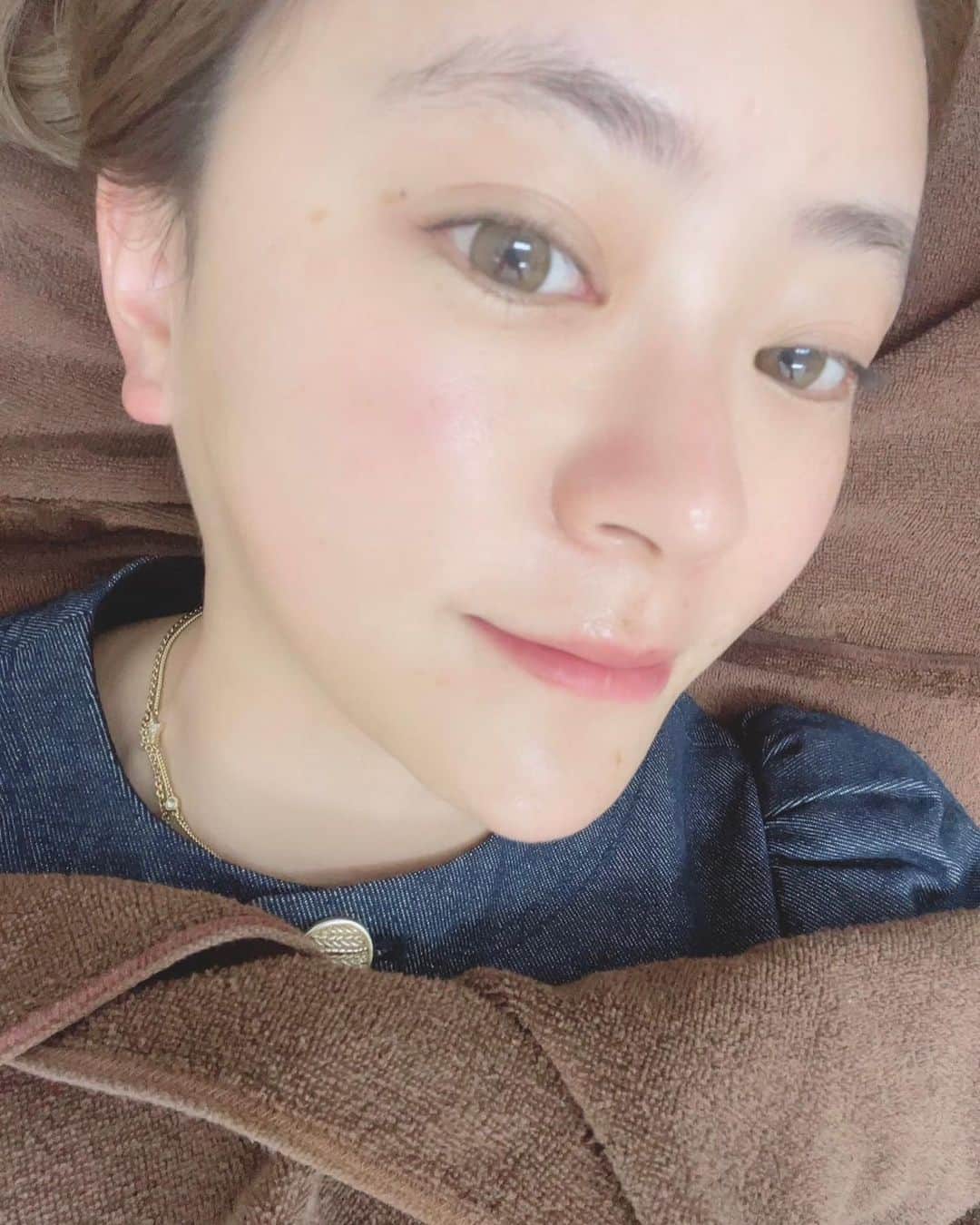 梶本成美さんのインスタグラム写真 - (梶本成美Instagram)「ゴルフをするようになってから シミがどんどん増えていく一方😱😭  そんな時にセカチャンで仲良くなった ようちゃんが　@tokyo_yokogram が 働いているシンシアクリニック　 @cynthia_sby で肌診断をしてもらった後に フォトフェイシャルとイオン導入をやっていただきました🥺✨  肌診断は機械を使って表面に見えてないシミとかが分かるのですが、、、、、 恐ろしい結果でした😱💦  即、フォトフェイシャルとイオン導入を🥺 翌日からシミが浮きでてきてポロポロ取れ出しました🥺✨ 一回でもだいぶ効果があって また真夏になる前にやりに行かなくては🥺❣️  すっぴん美人を目指したい🥺  大好きなゴルフをやるためには お肌ケアもしっかりやって行こうと思いました🥺❣️  @cynthia_sby  @mz_cynthia.sby  #美容#ンシア#シンシア渋谷#渋谷#PR#美#肌診断」4月18日 12時23分 - narumikajimoto