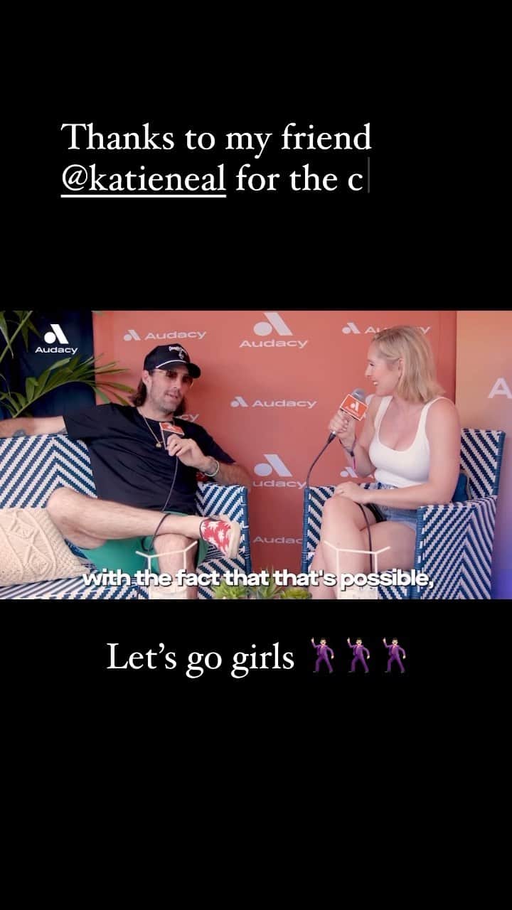 のインスタグラム：「Let’s go girls. I’m proud of these ladies in country music these days.」