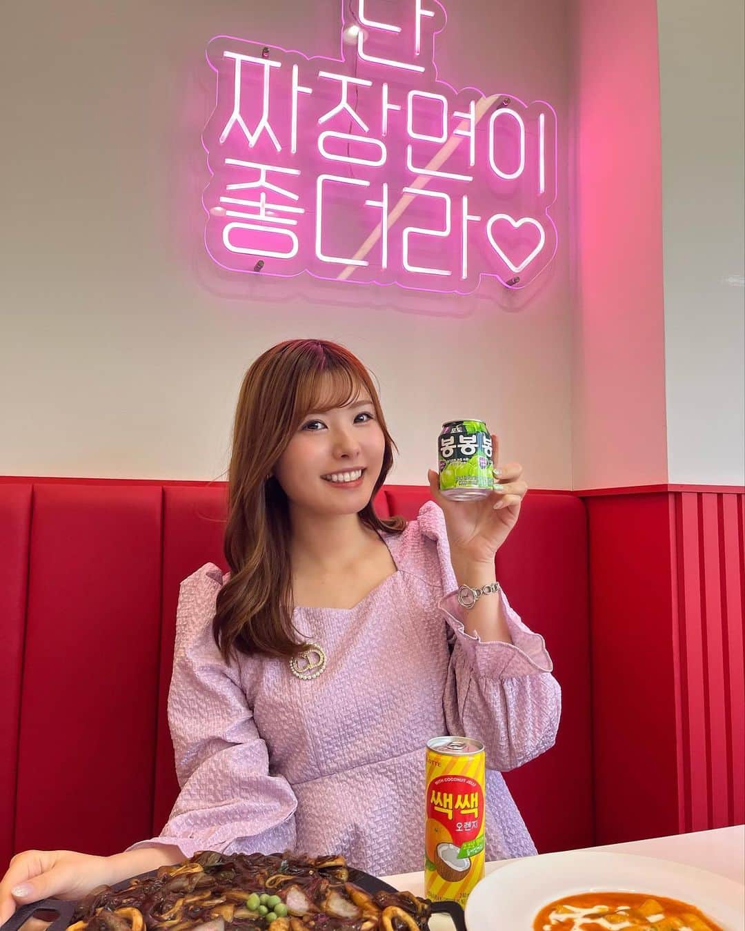 YOUKORINさんのインスタグラム写真 - (YOUKORINInstagram)「映画で話題！？ジャジャン麺🇰🇷 @jinjjaru_dotonbori   韓国映画で見たことのある ジャジャン麺やちゃんぽん麺等 がありました🇰🇷✨ チーズボールは安定に頼んだ😋 本場の味と韓国の雰囲気が 味わえるお店やったよ🫢💓  #iniaru #チンチャル#チンチャル_道頓堀#道頓堀グルメ#大阪韓国料理#大阪グルメ#大阪ランチ#大阪ディナー #道頓堀ランチ#大阪居酒屋 ＃難波グルメ #難波ディナー #難波ランチ #難波居酒屋 #なんばグルメ #なんばディナー #なんばランチ #なんば居酒屋 #心斎橋グルメ #心斎橋ランチ #心斎橋ディナー #心斎橋居酒屋 #ミナミグルメ ＃道頓堀#dotonbori#osakafood #osakagourmet #osakaeats #難波#大阪輯国料理店」4月18日 12時31分 - xxy0uc0riinxx