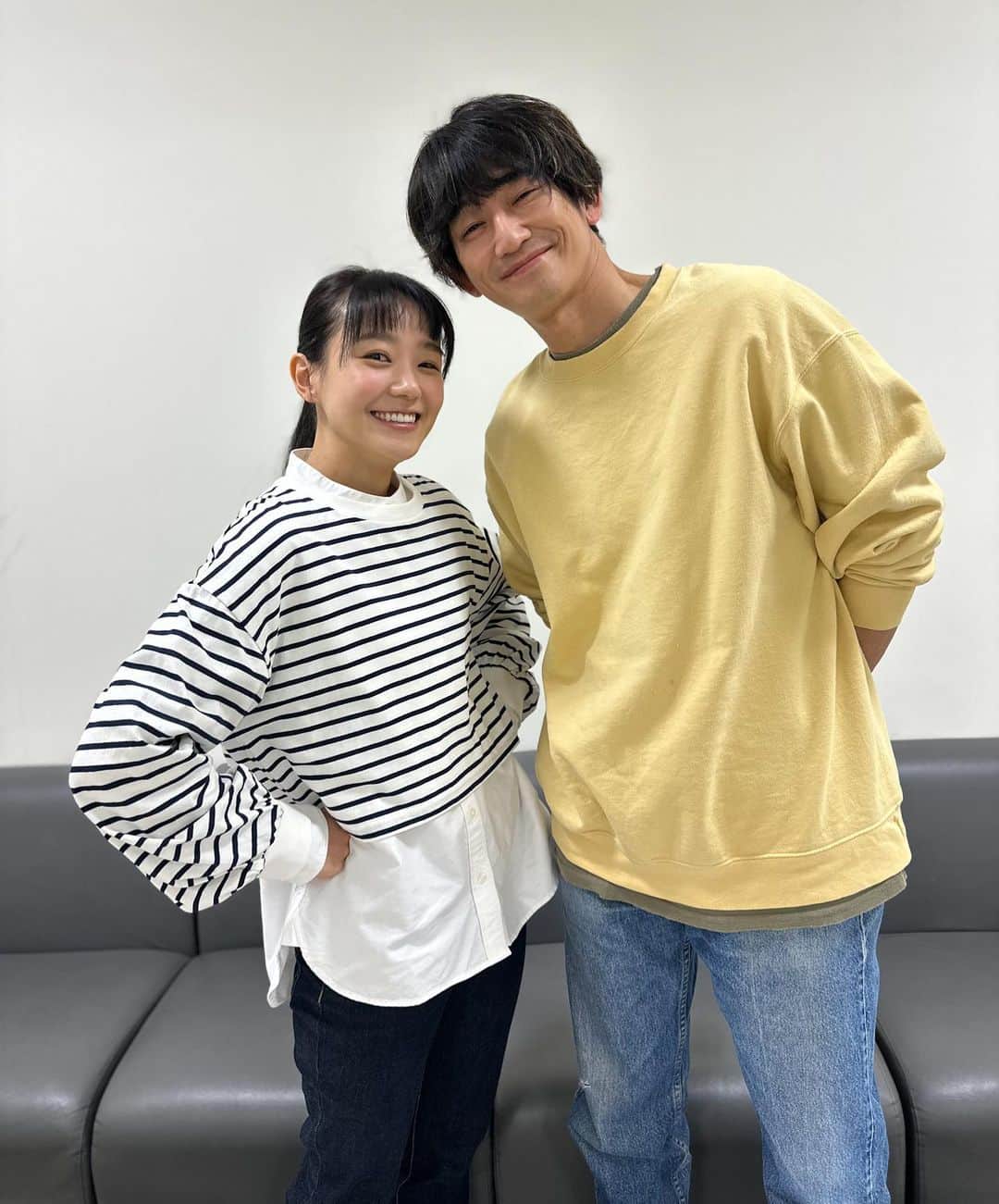 あなたがしてくれなくてものインスタグラム：「🫧オフショットをお届け🫧  第１話、回想シーンの #奈緒 さんと  #永山瑛太 さんを📸  衣裳と髪型はもちろんですが 表情の印象の違いに‼️  Twitterではメイキング映像を公開中📸  #あなたがしてくれなくても  📺 見逃し配信は #TVer と #FOD で」